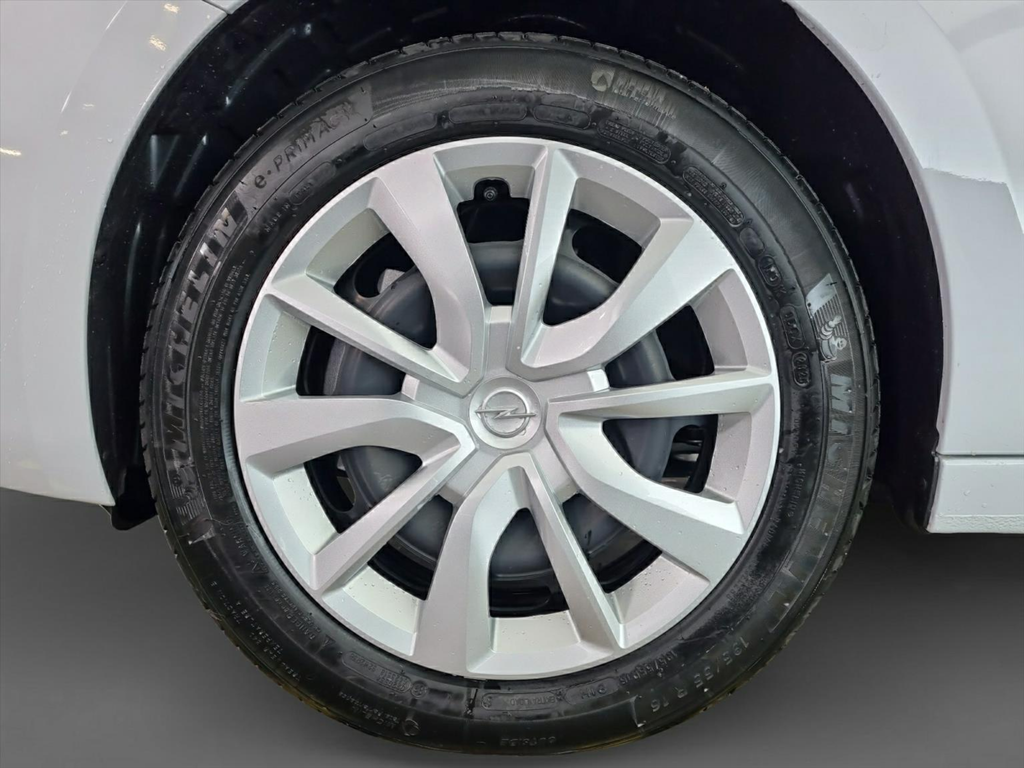 listing desktop thumbnail image 15