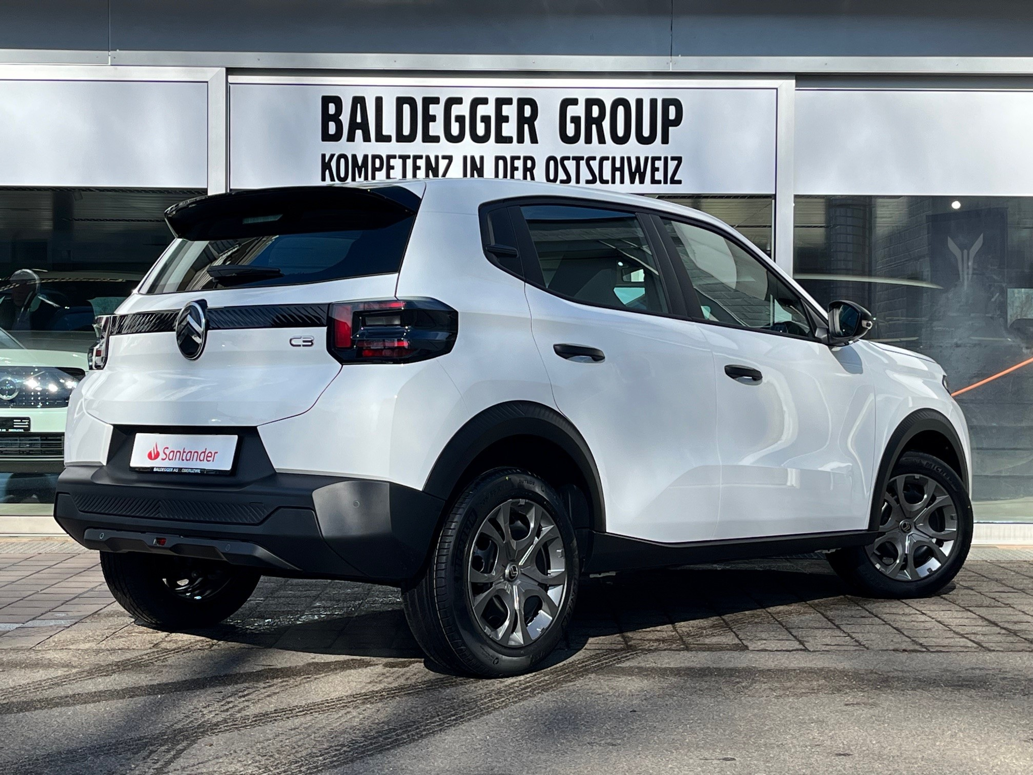 listing desktop thumbnail image 1