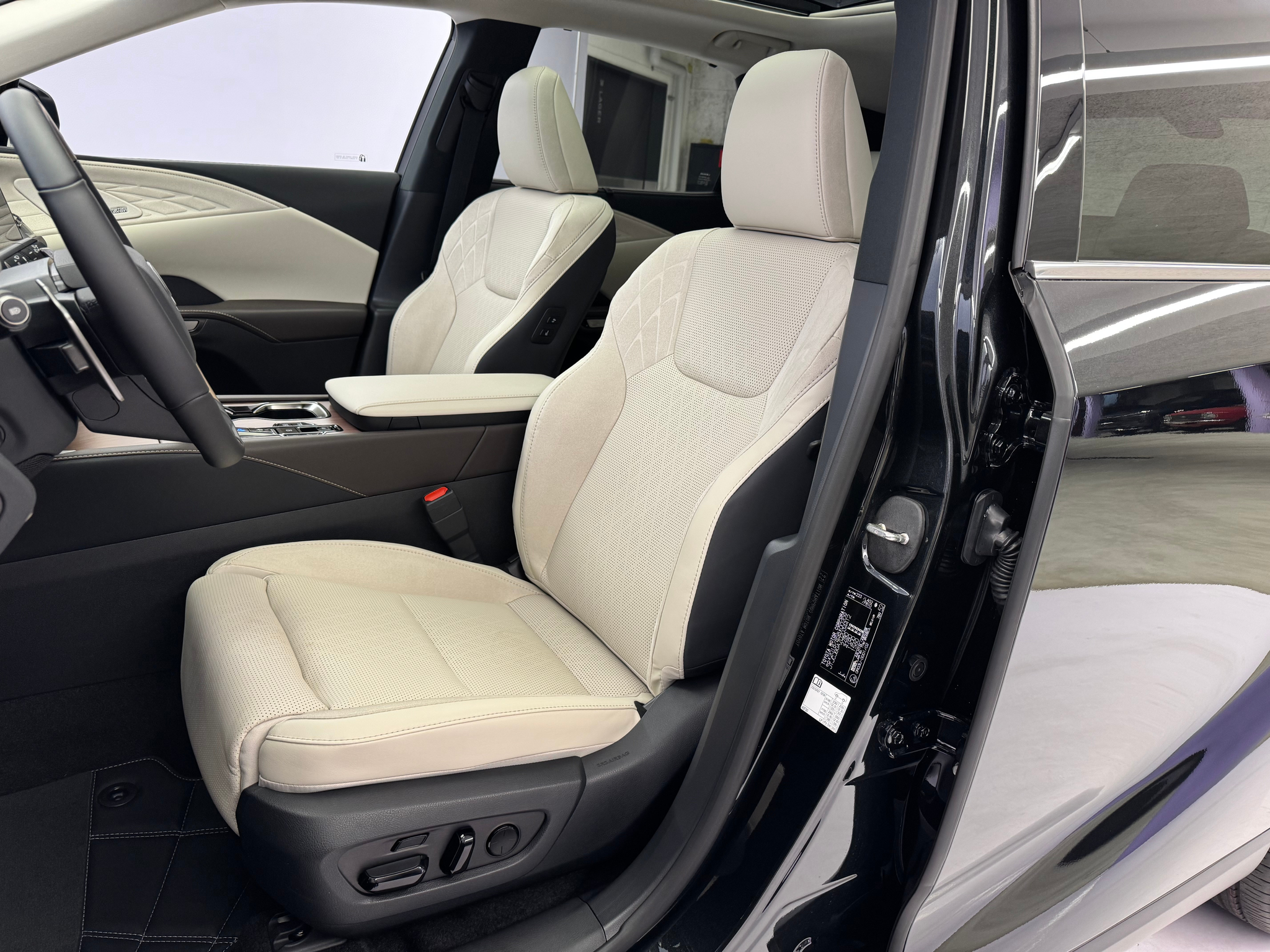 listing desktop thumbnail image 8