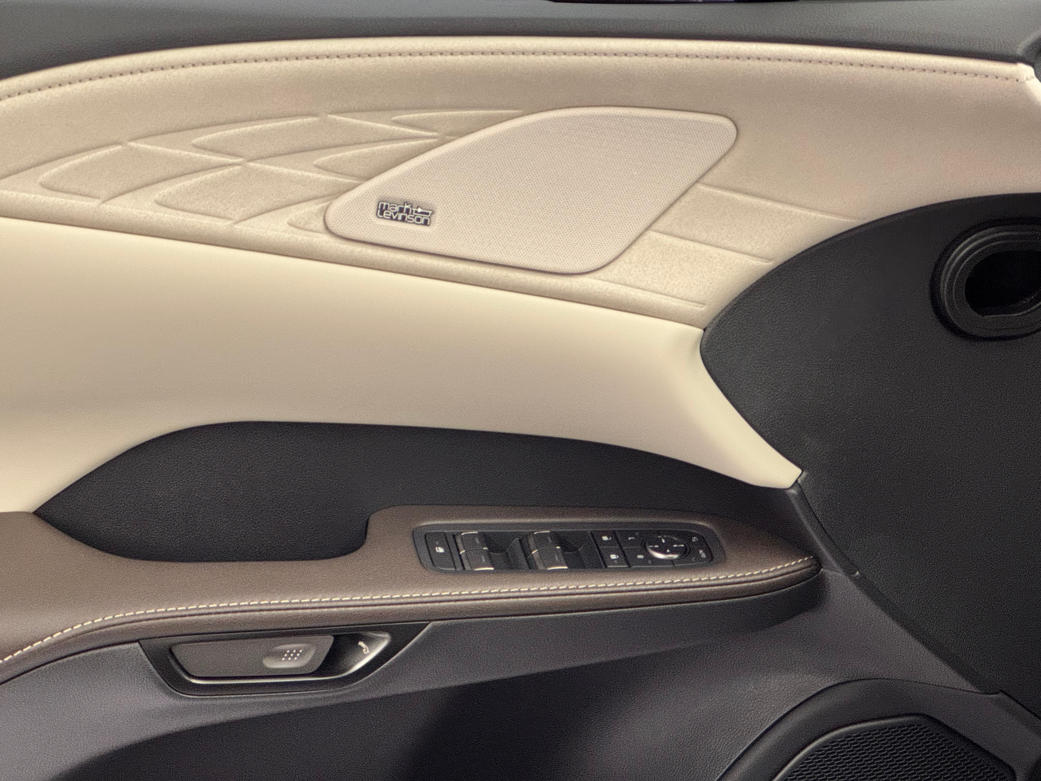 listing desktop thumbnail image 15