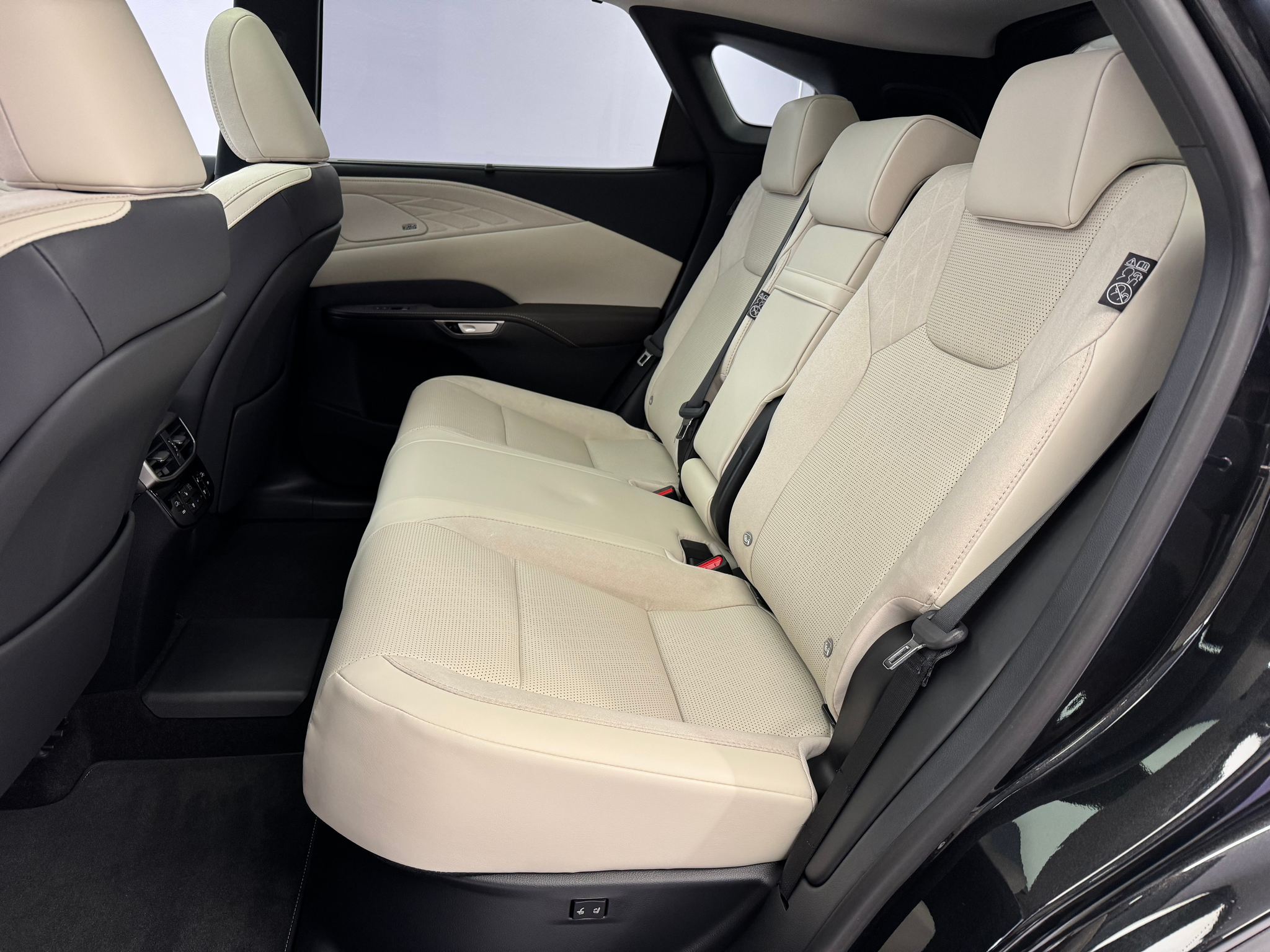 listing desktop thumbnail image 9