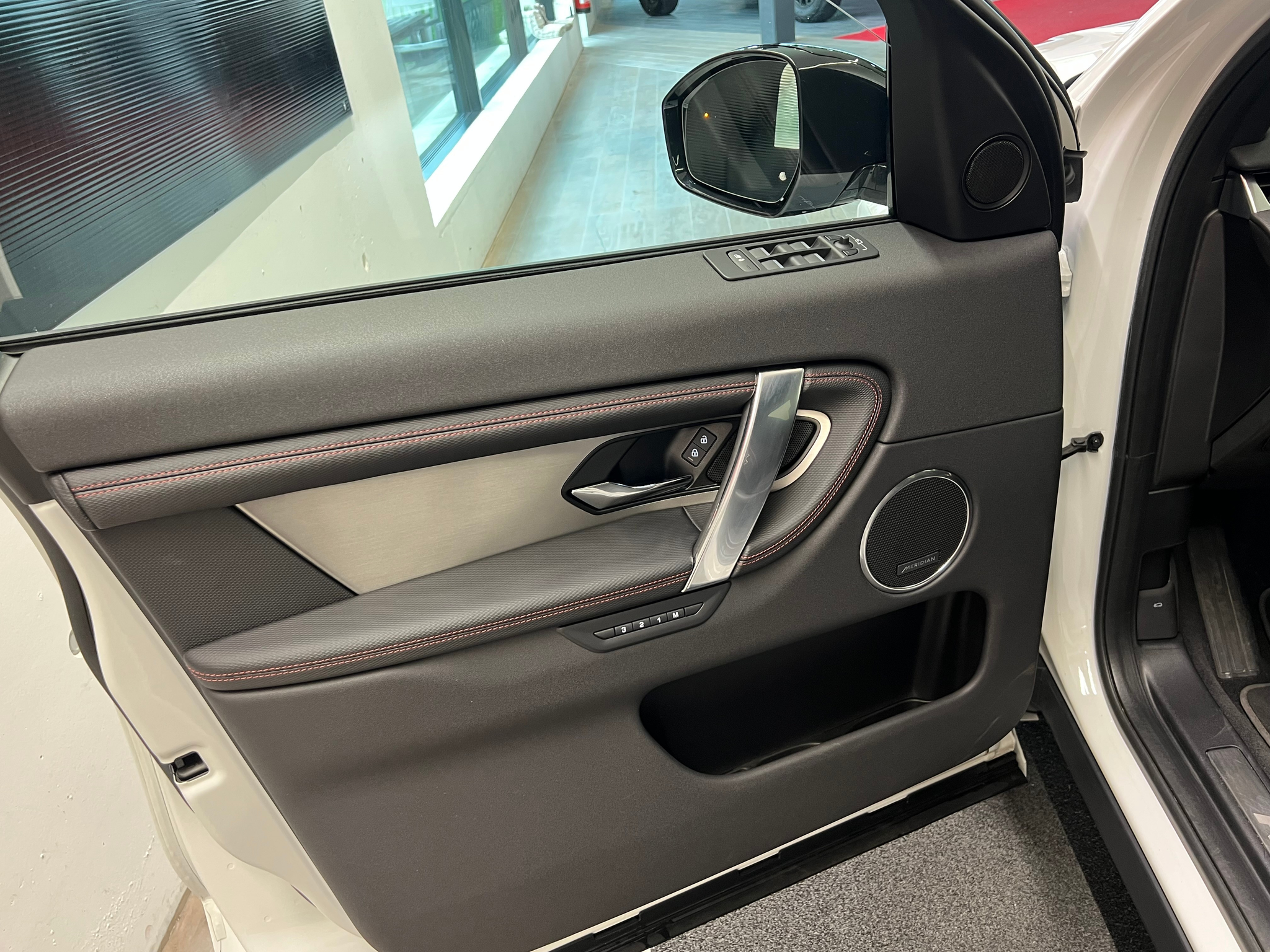 listing desktop thumbnail image 11