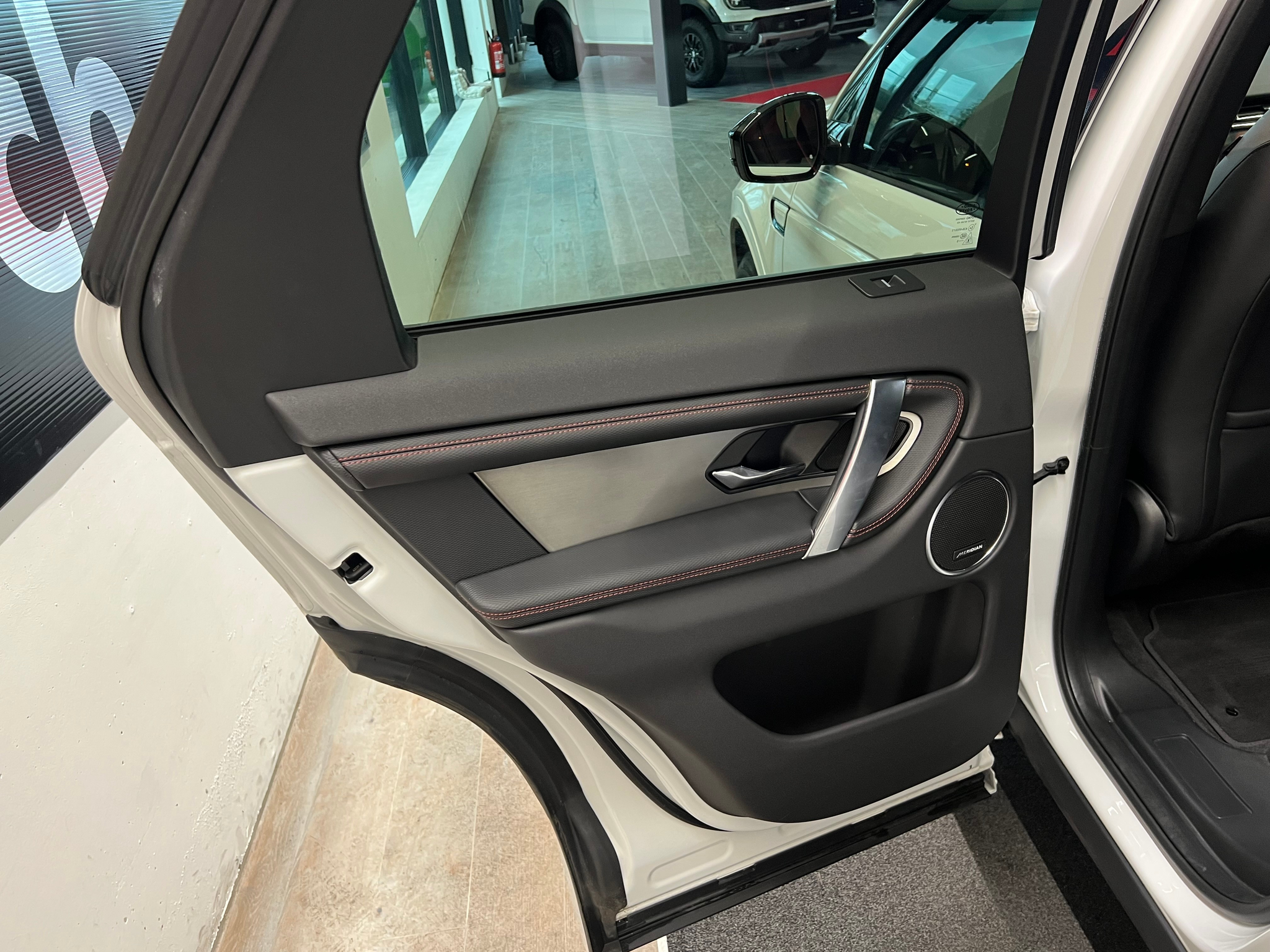 listing desktop thumbnail image 18