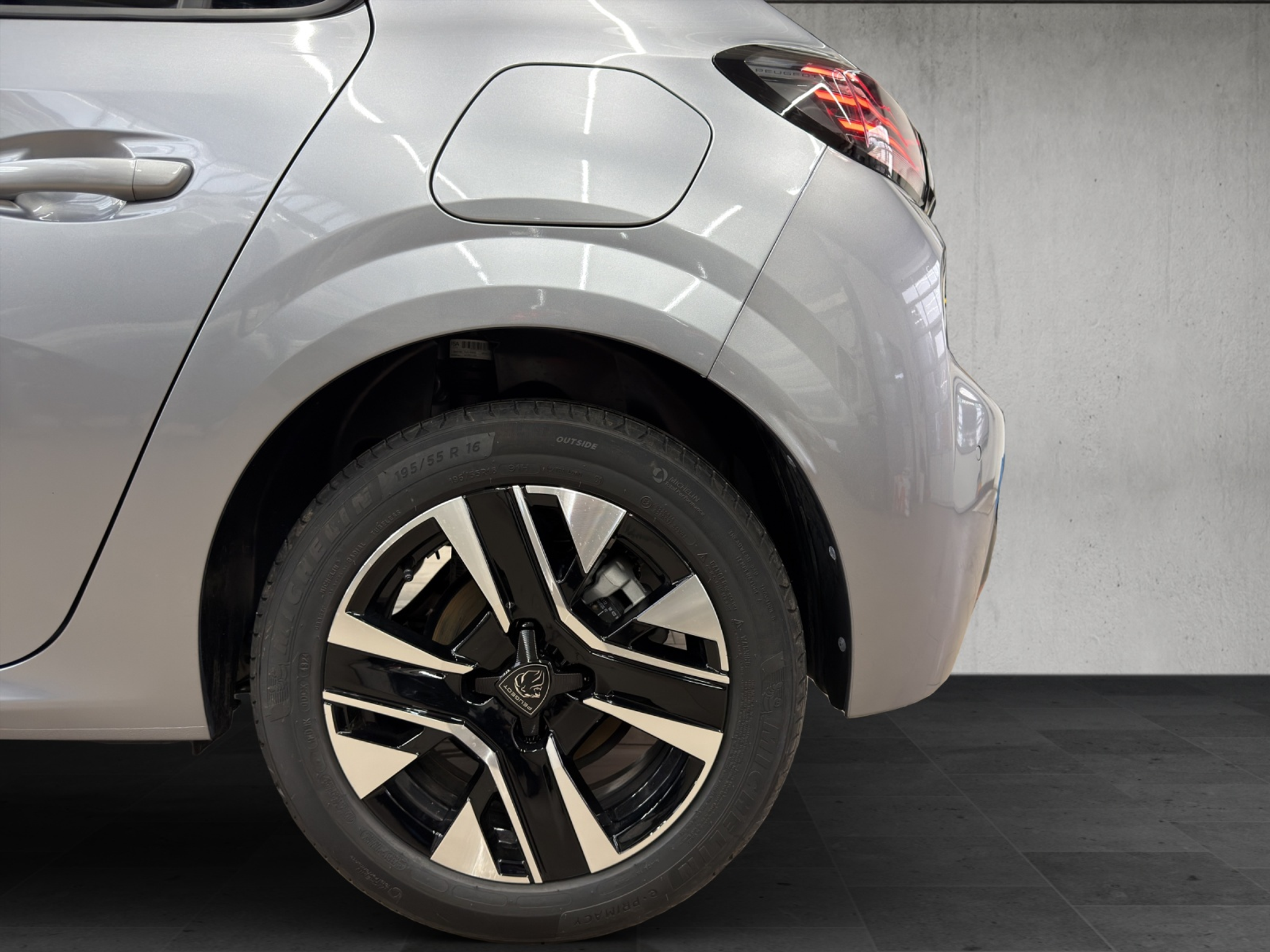 listing desktop thumbnail image 8