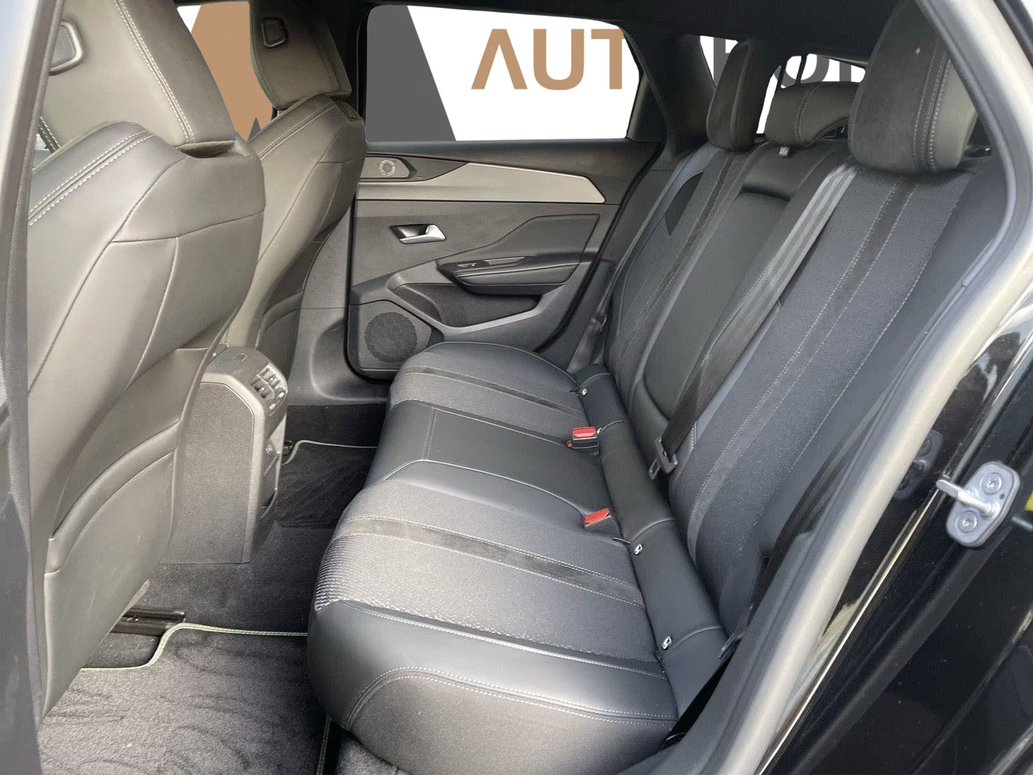 listing desktop thumbnail image 10