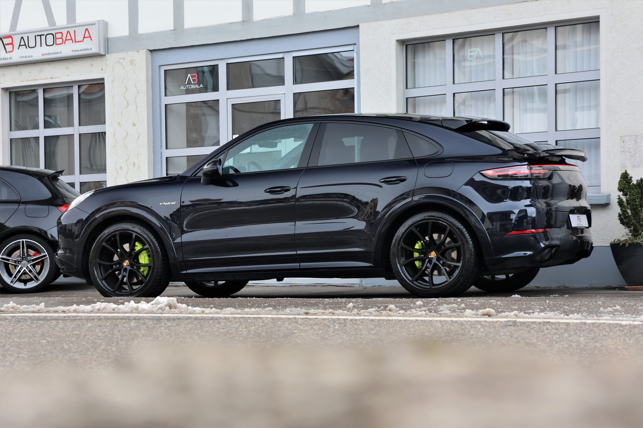 listing desktop thumbnail image 3