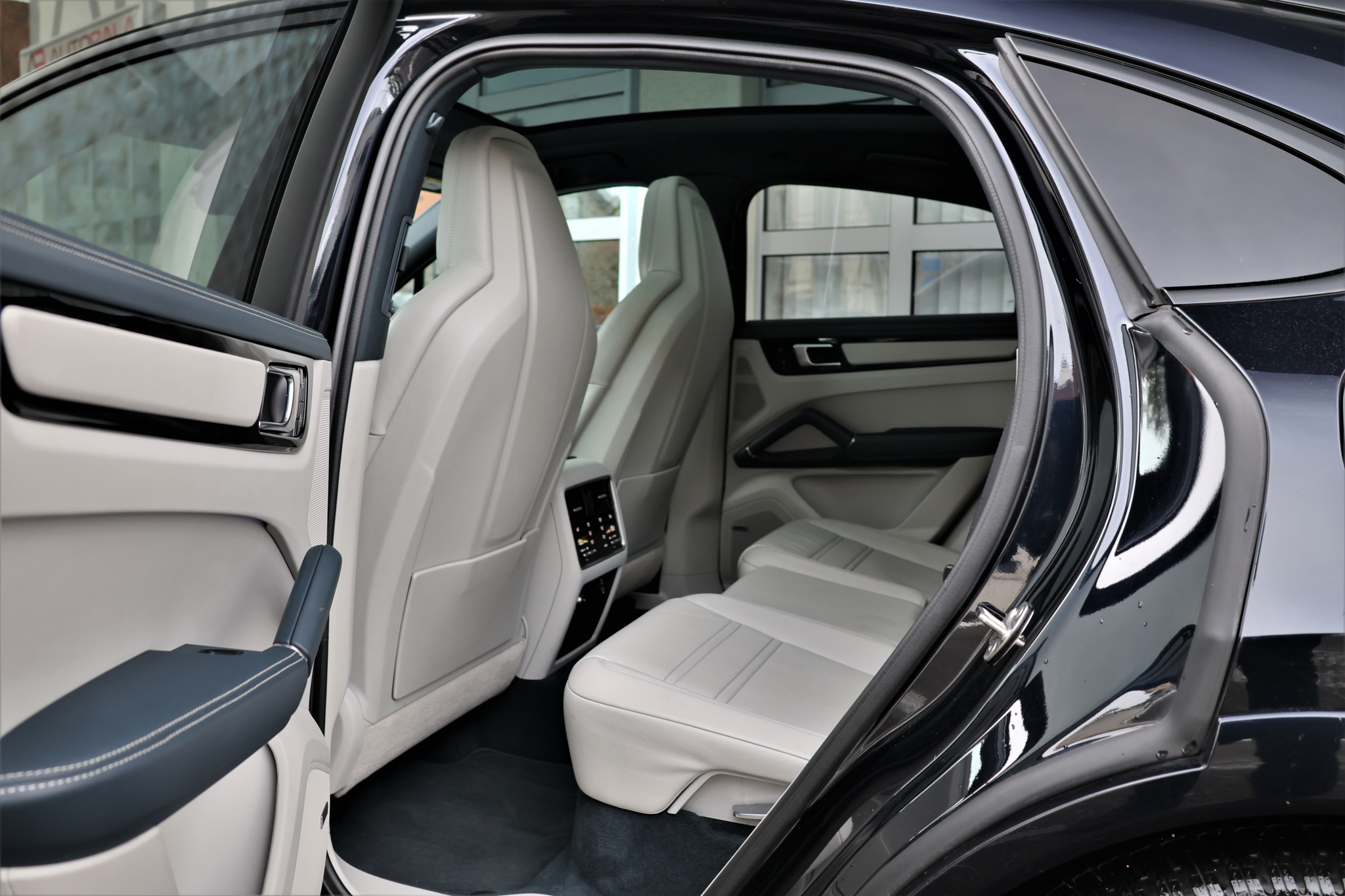 listing desktop thumbnail image 11