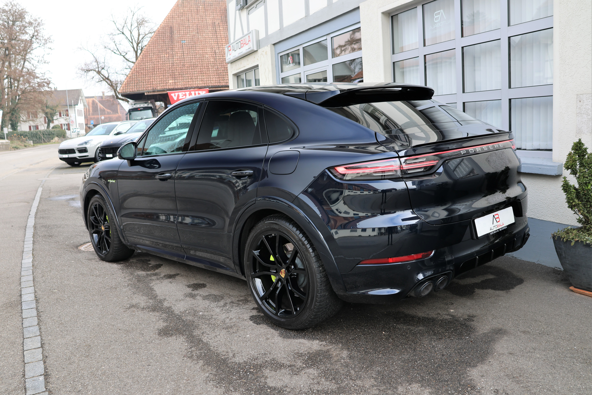 listing desktop thumbnail image 4