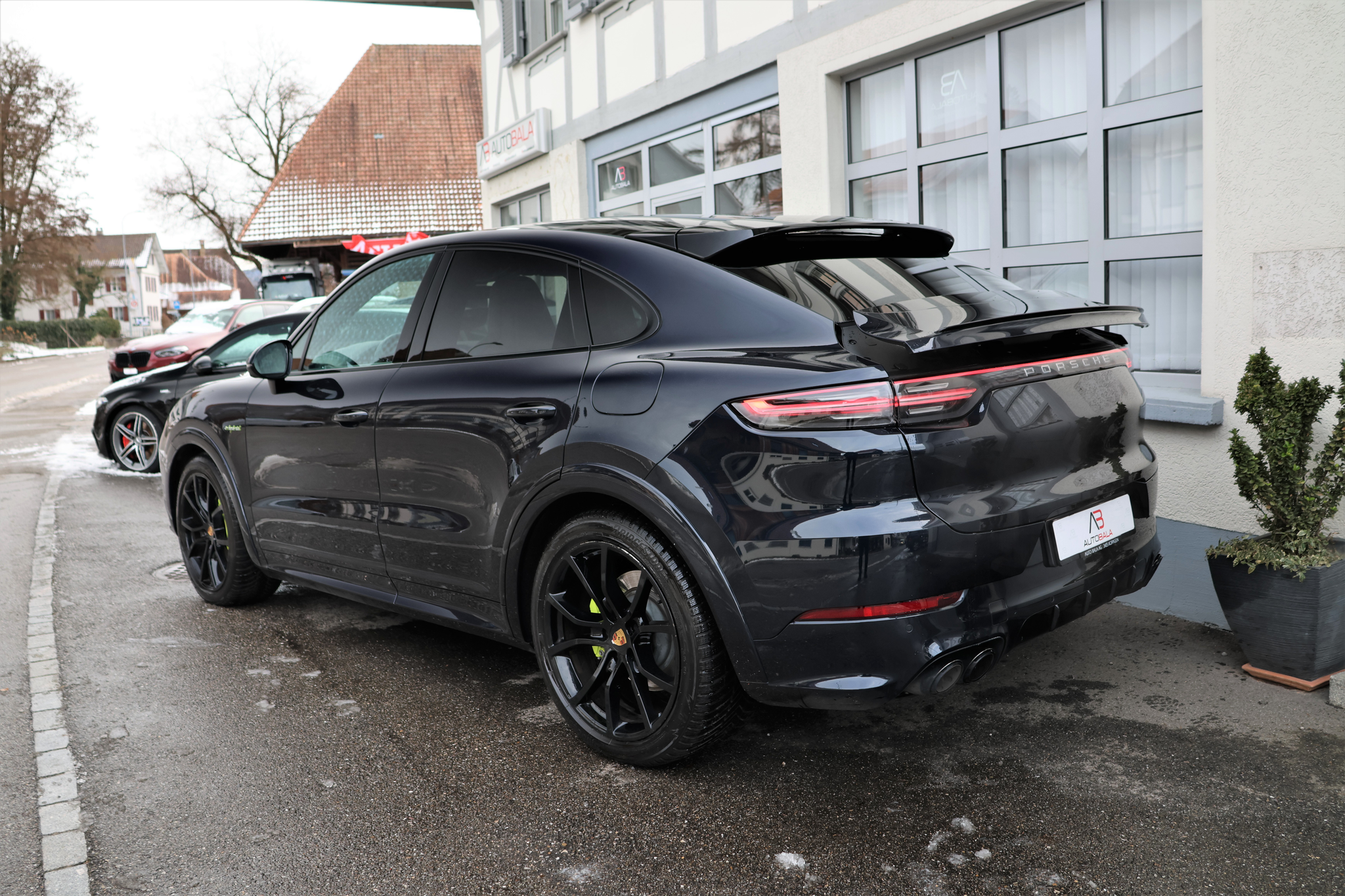 listing desktop thumbnail image 5