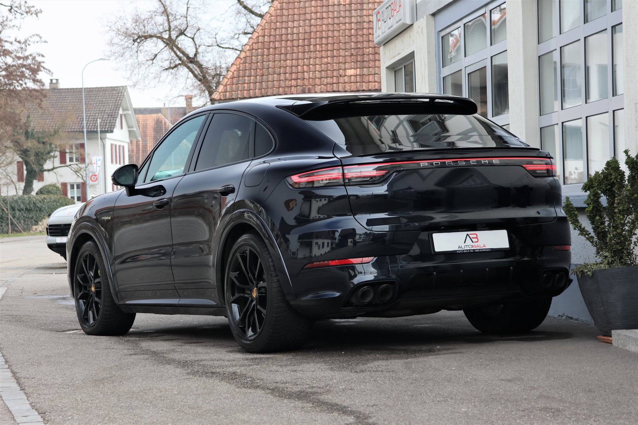 listing desktop thumbnail image 2