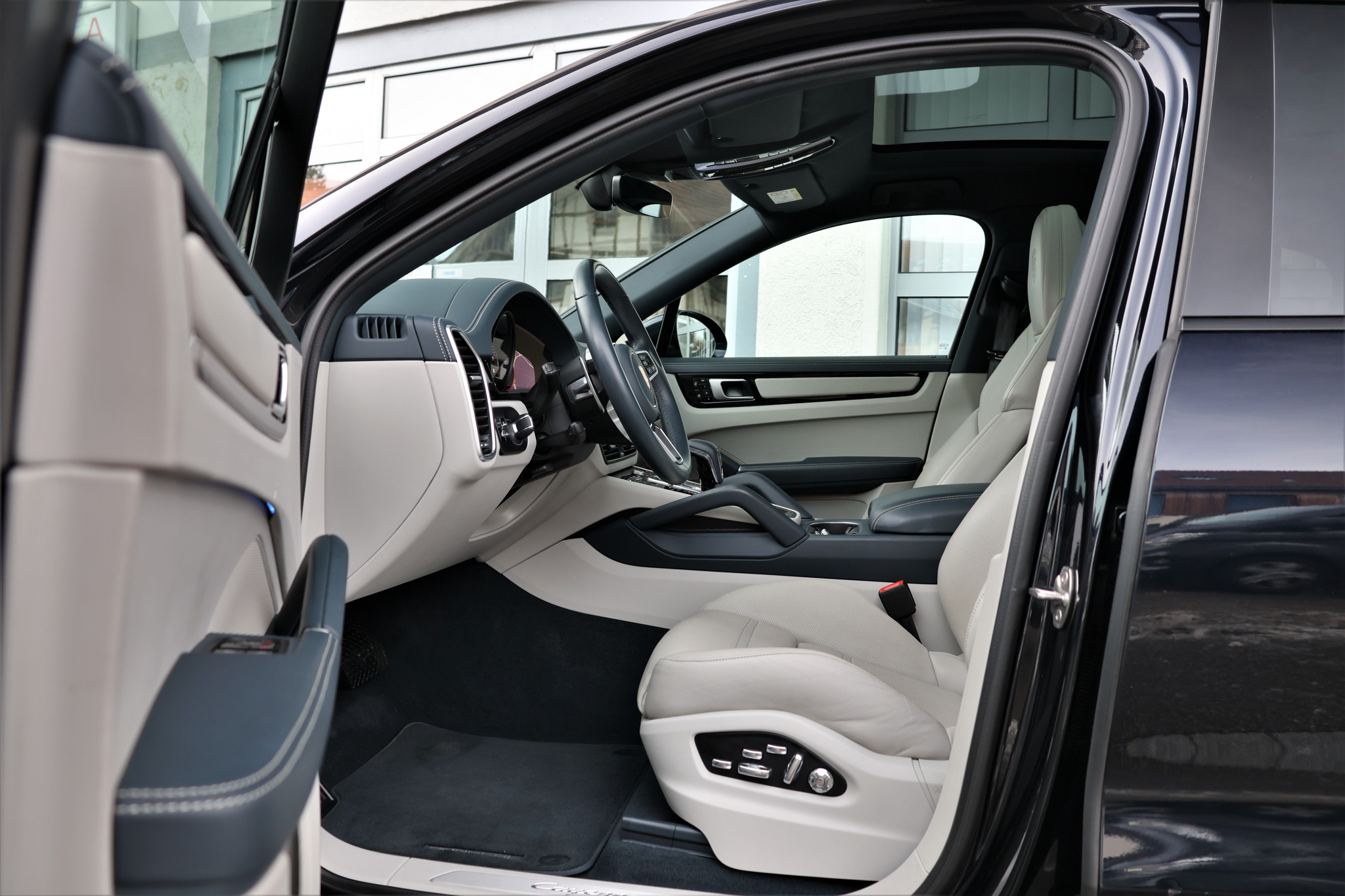 listing desktop thumbnail image 7