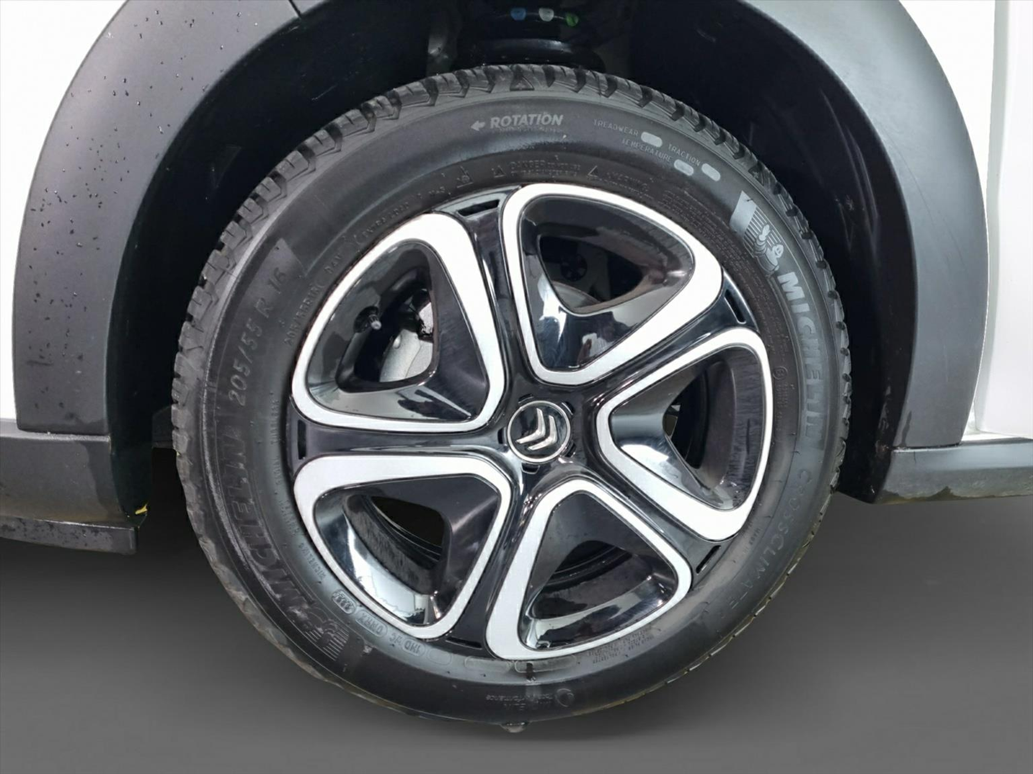 listing desktop thumbnail image 15