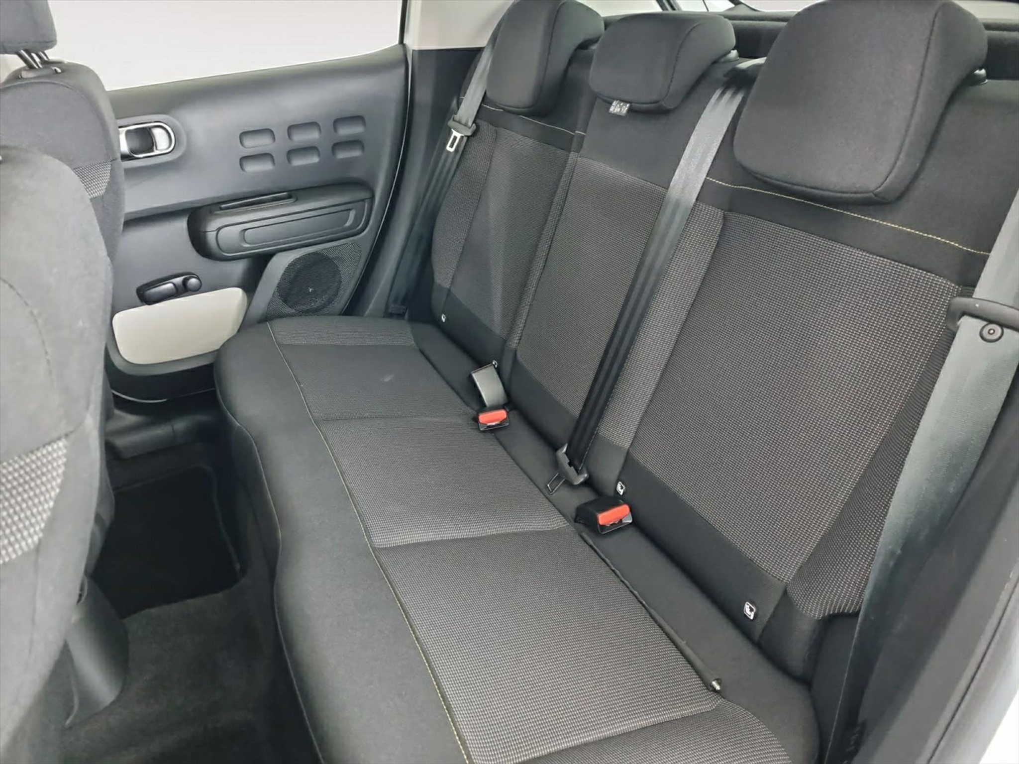 listing desktop thumbnail image 14