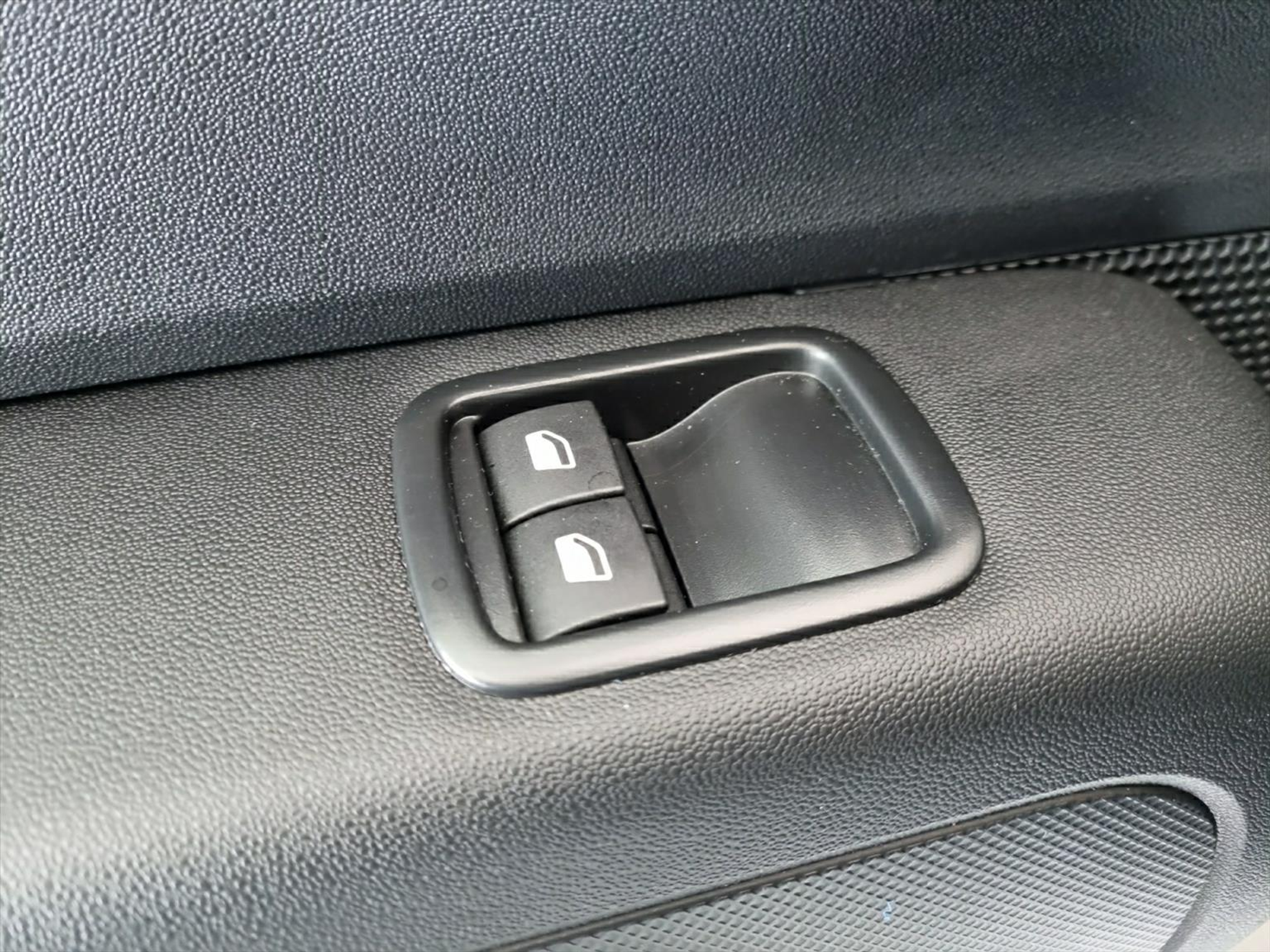 listing desktop thumbnail image 8