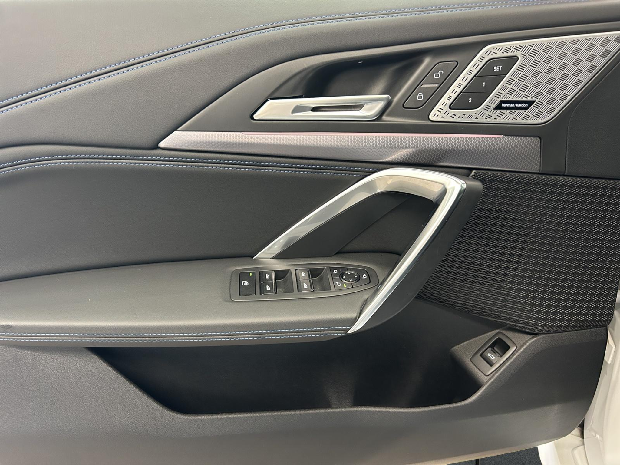 listing desktop thumbnail image 17