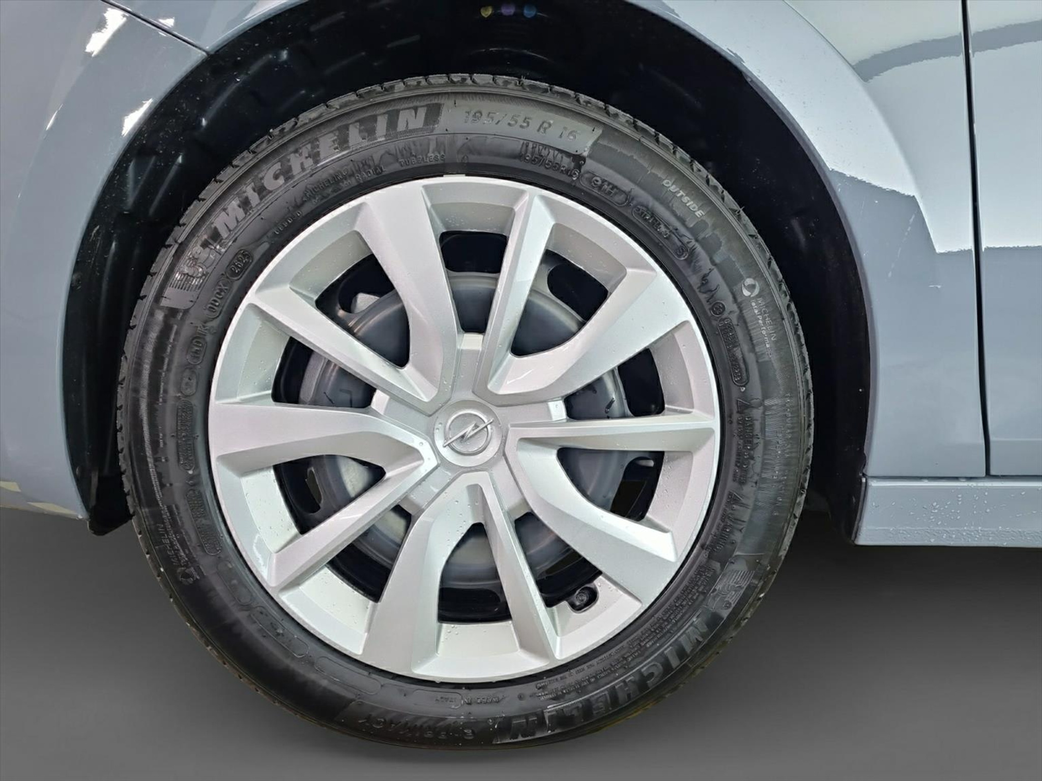 listing desktop thumbnail image 15