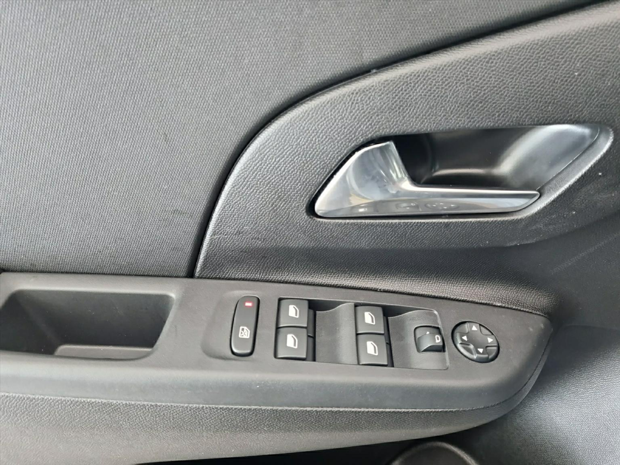 listing desktop thumbnail image 10