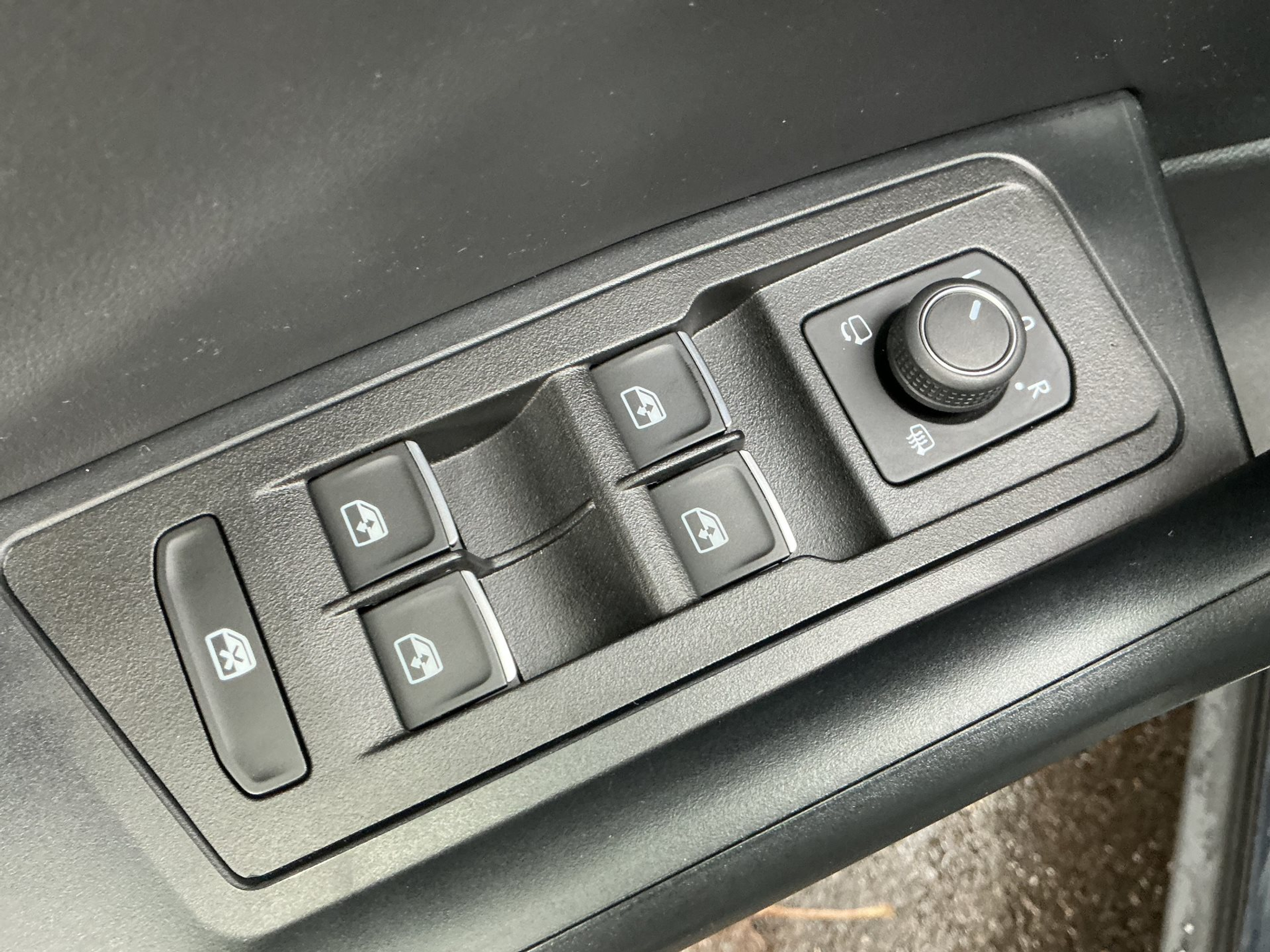 listing desktop thumbnail image 26