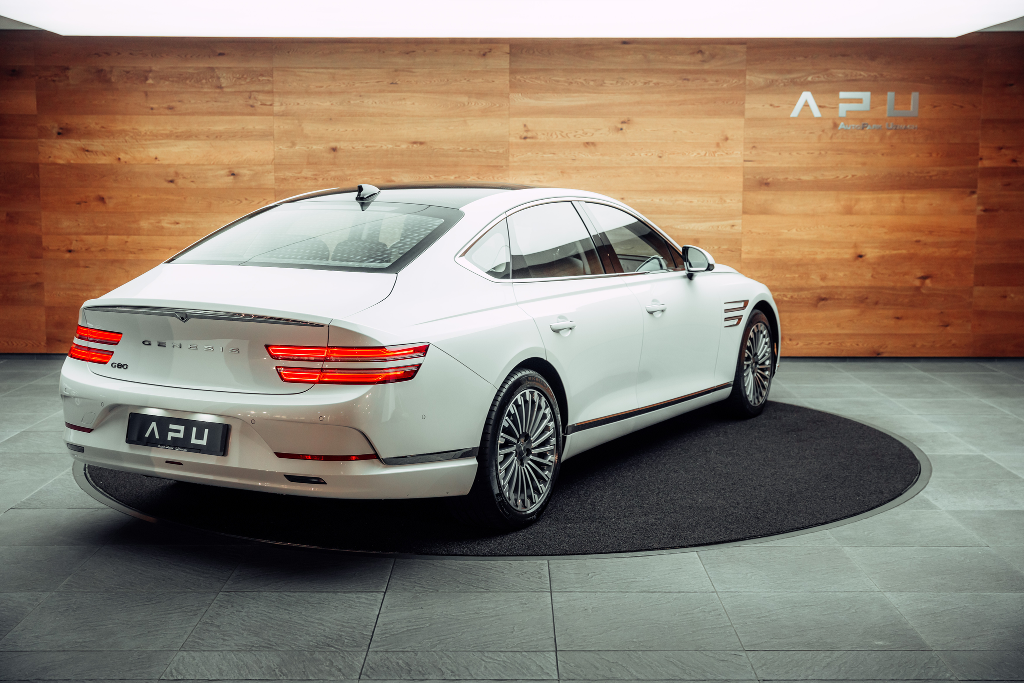 listing desktop thumbnail image 1