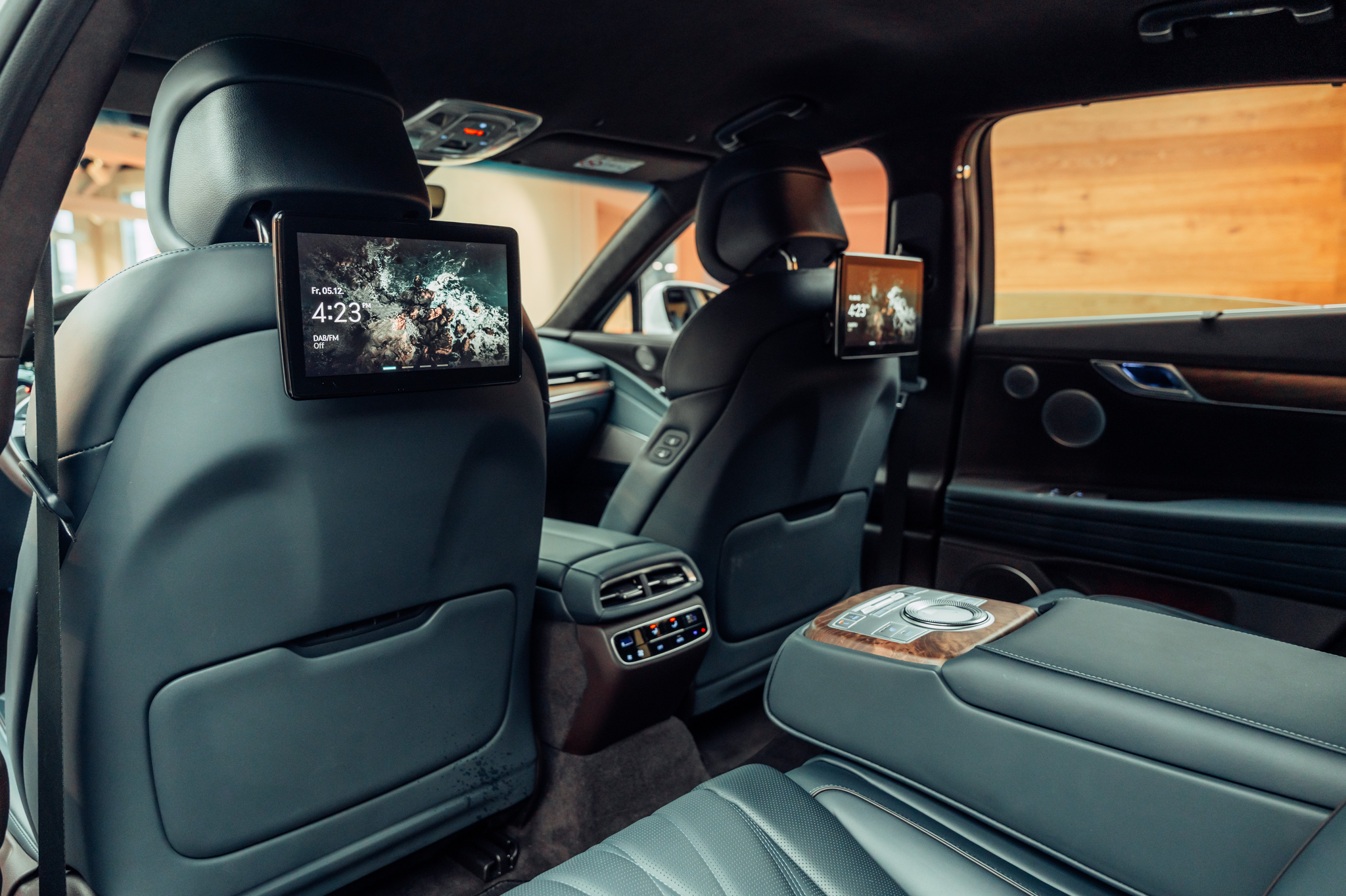 listing desktop thumbnail image 7