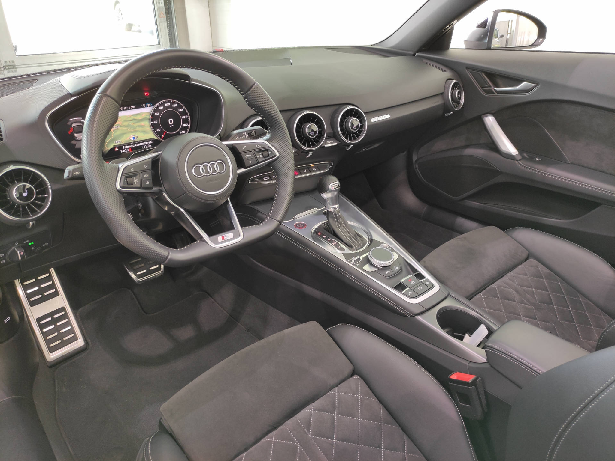 listing desktop thumbnail image 3