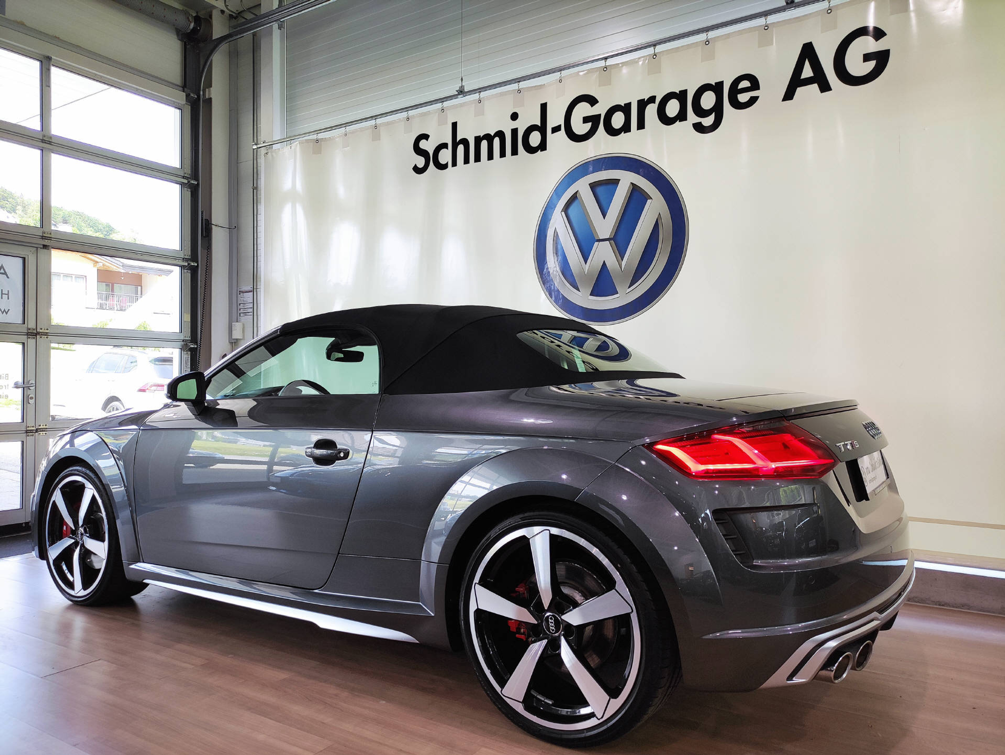 listing desktop thumbnail image 12