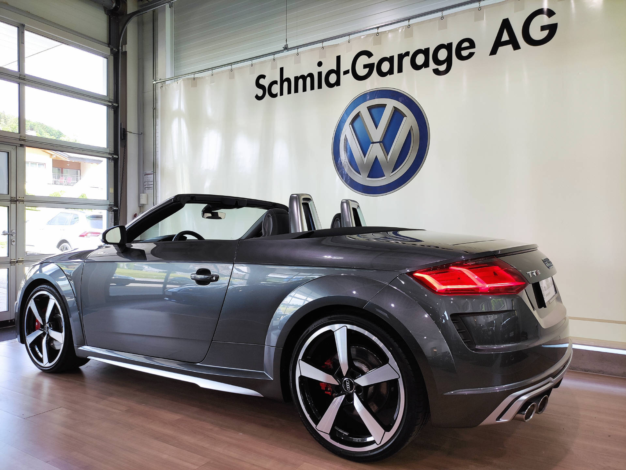 listing desktop thumbnail image 15