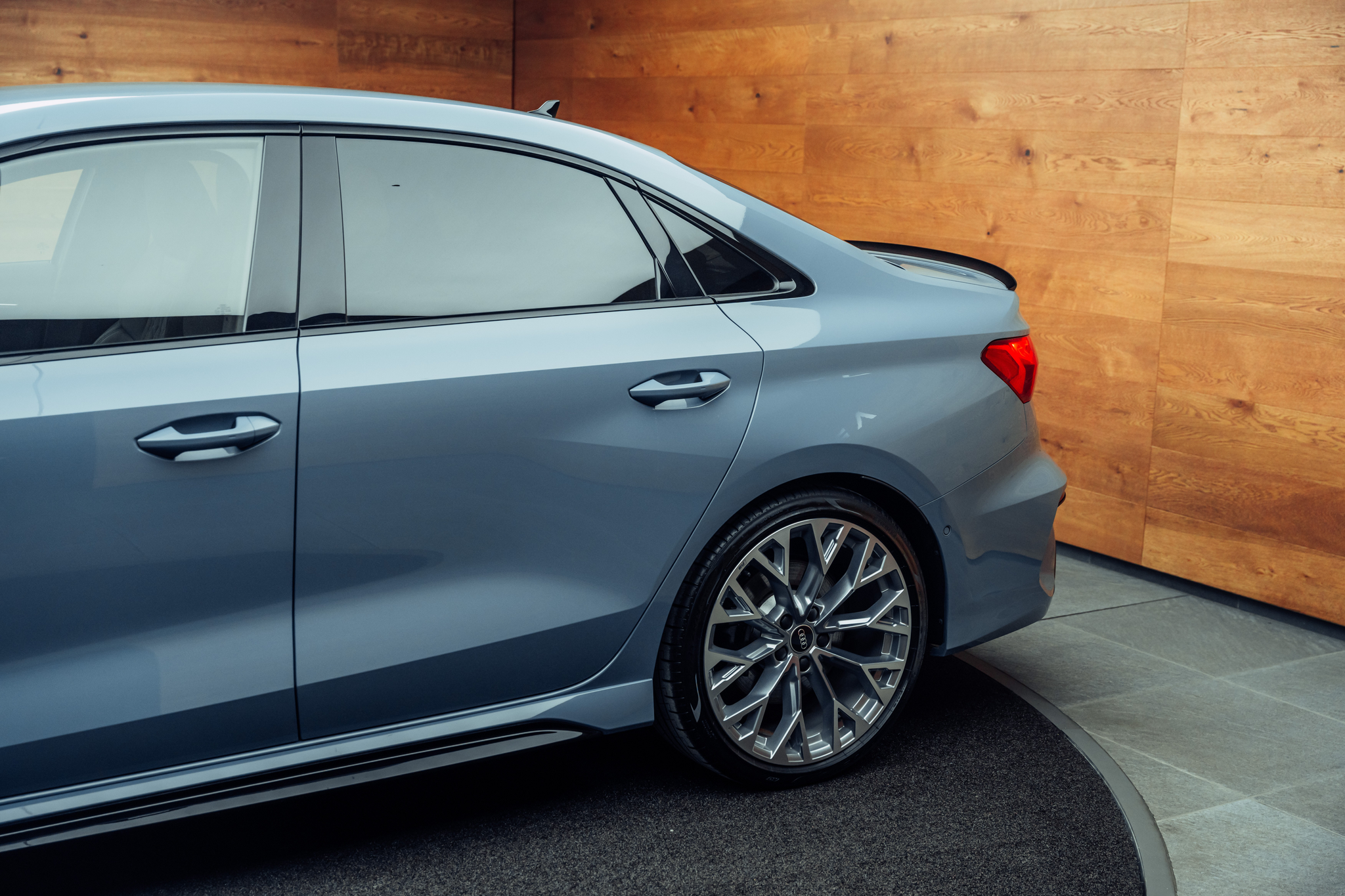 listing desktop thumbnail image 15