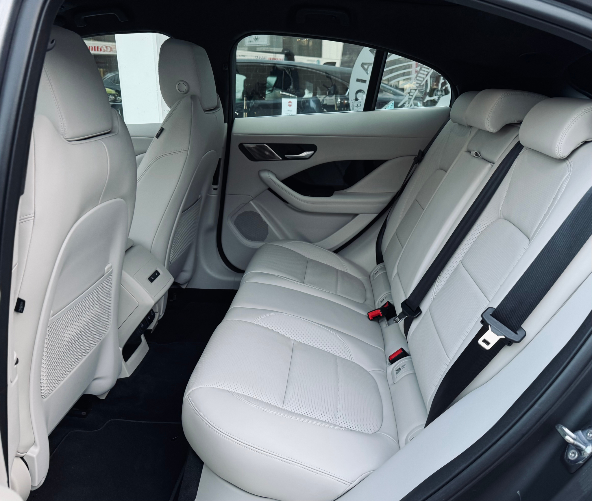 listing desktop thumbnail image 10