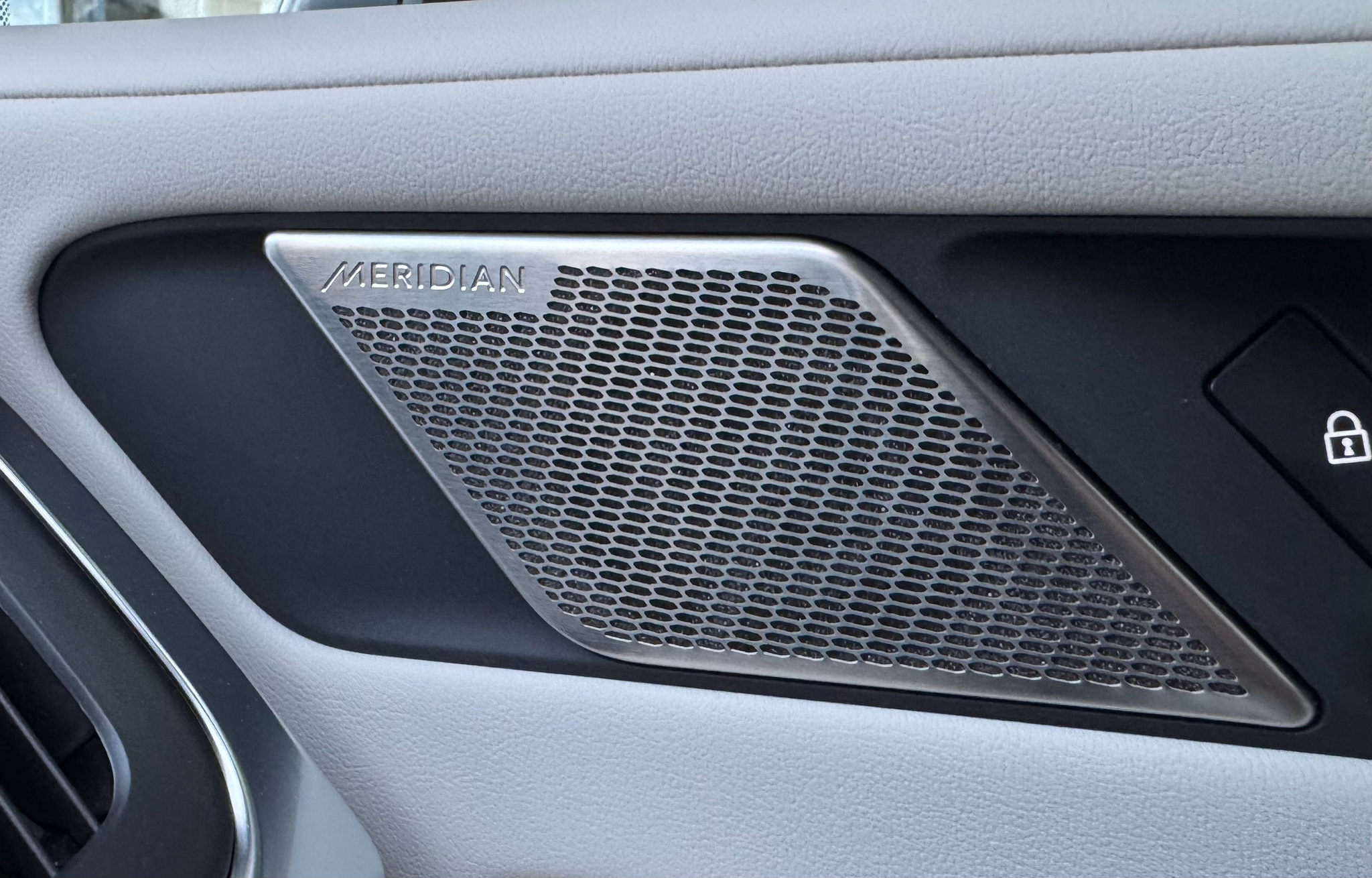 listing desktop thumbnail image 23