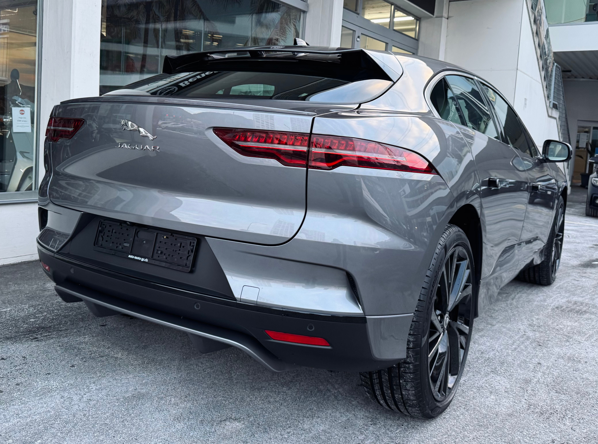 listing desktop thumbnail image 4