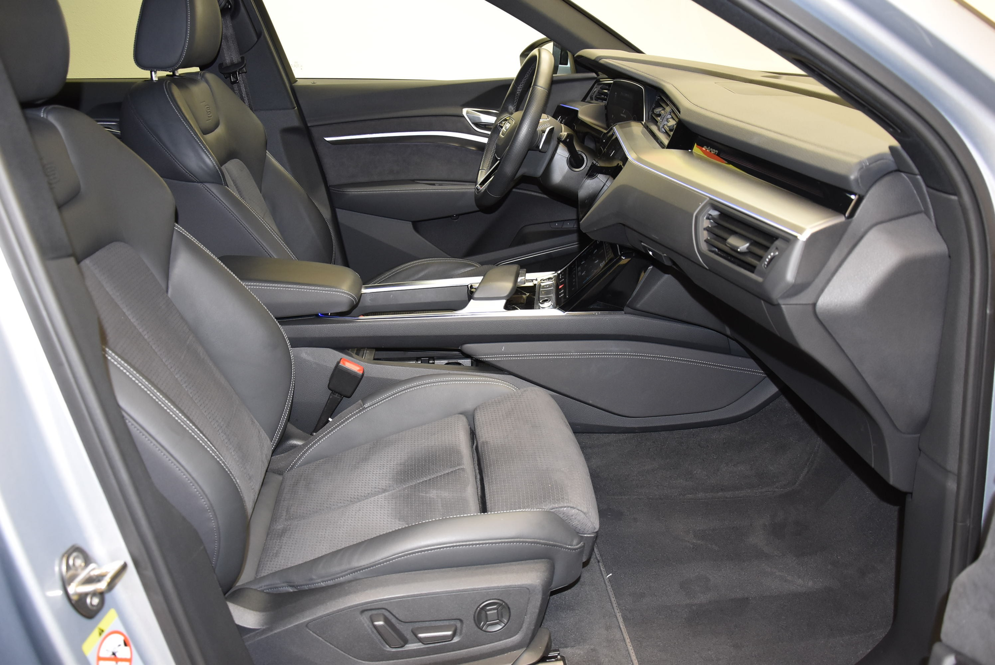 listing desktop thumbnail image 2