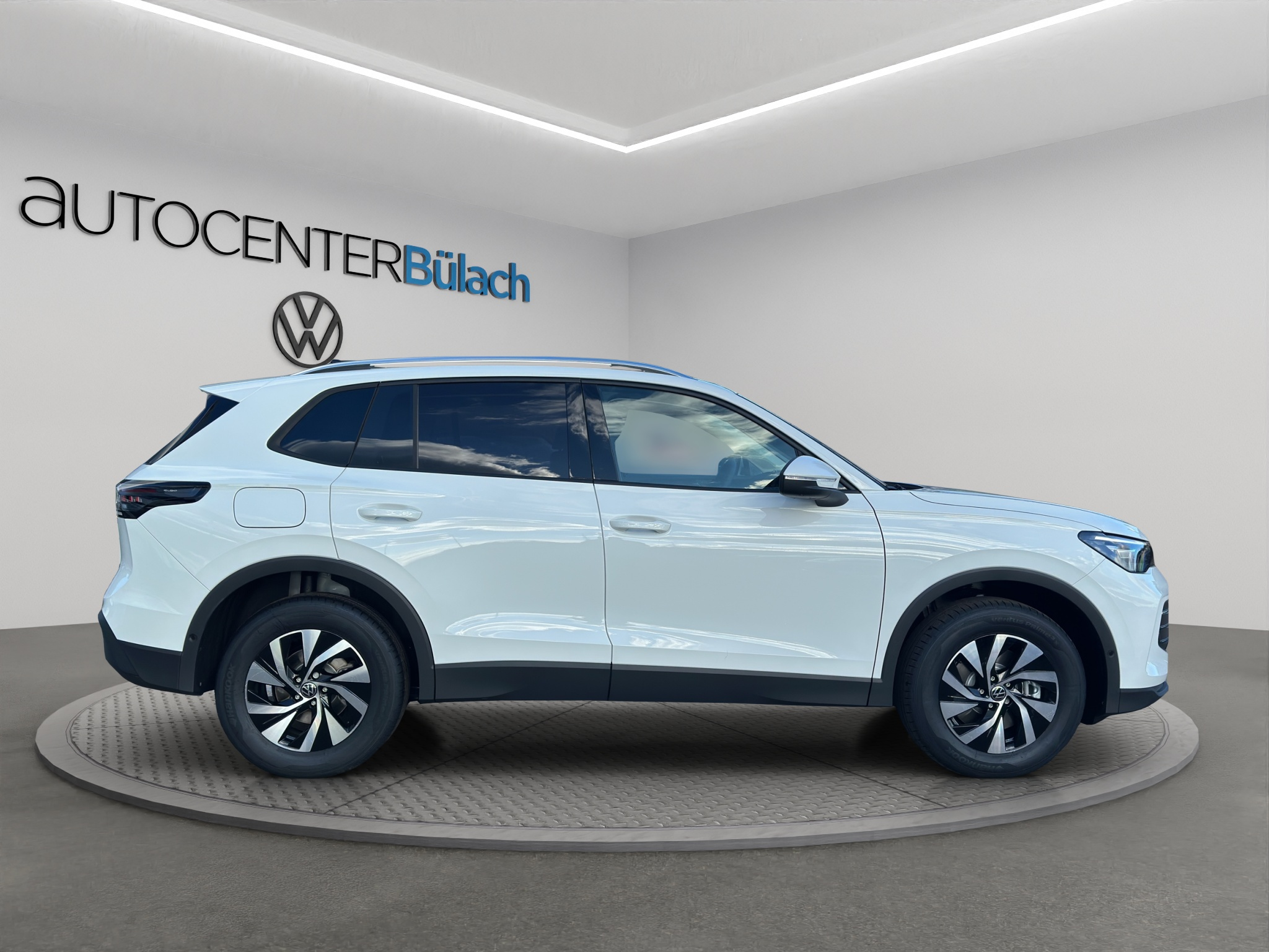 listing desktop thumbnail image 3