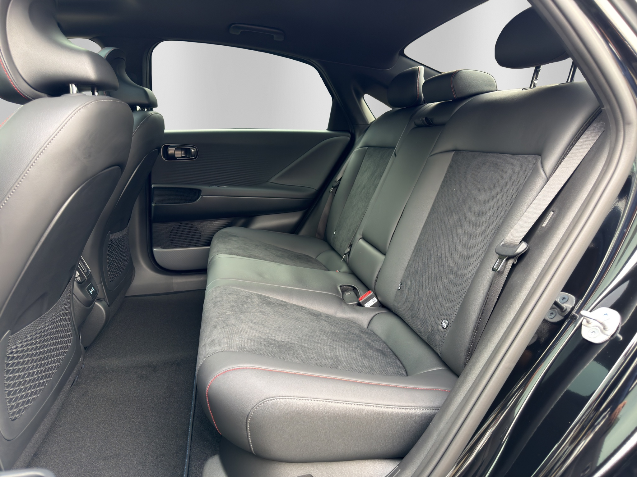 listing desktop thumbnail image 10