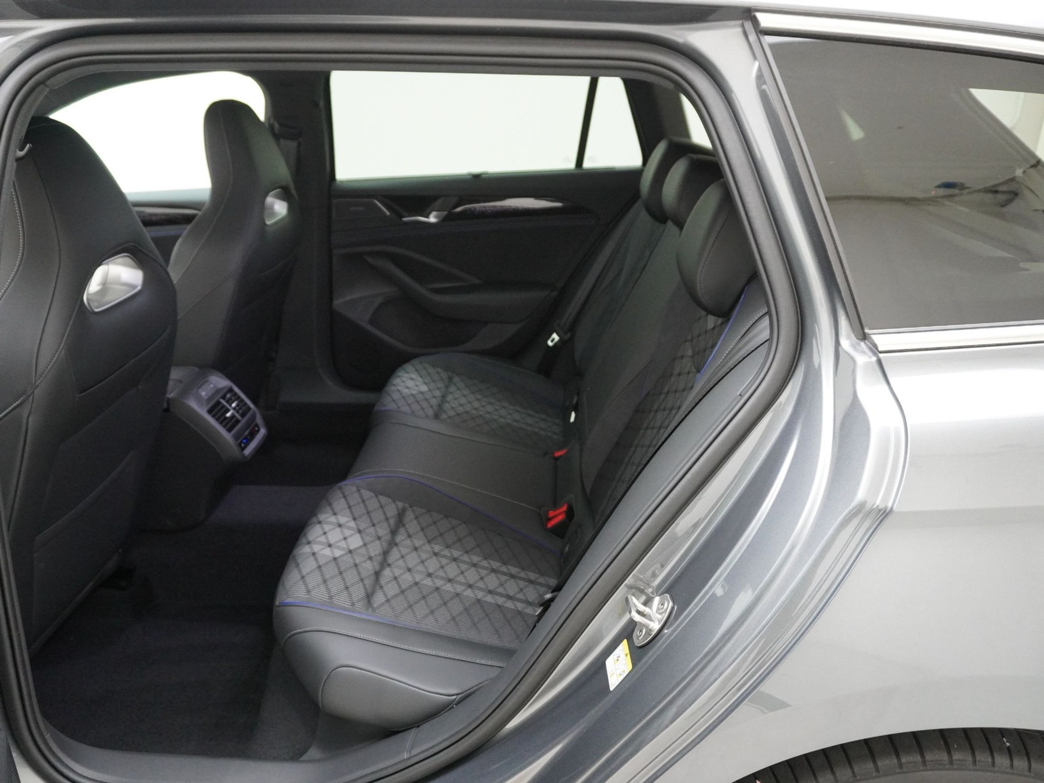 listing desktop thumbnail image 14