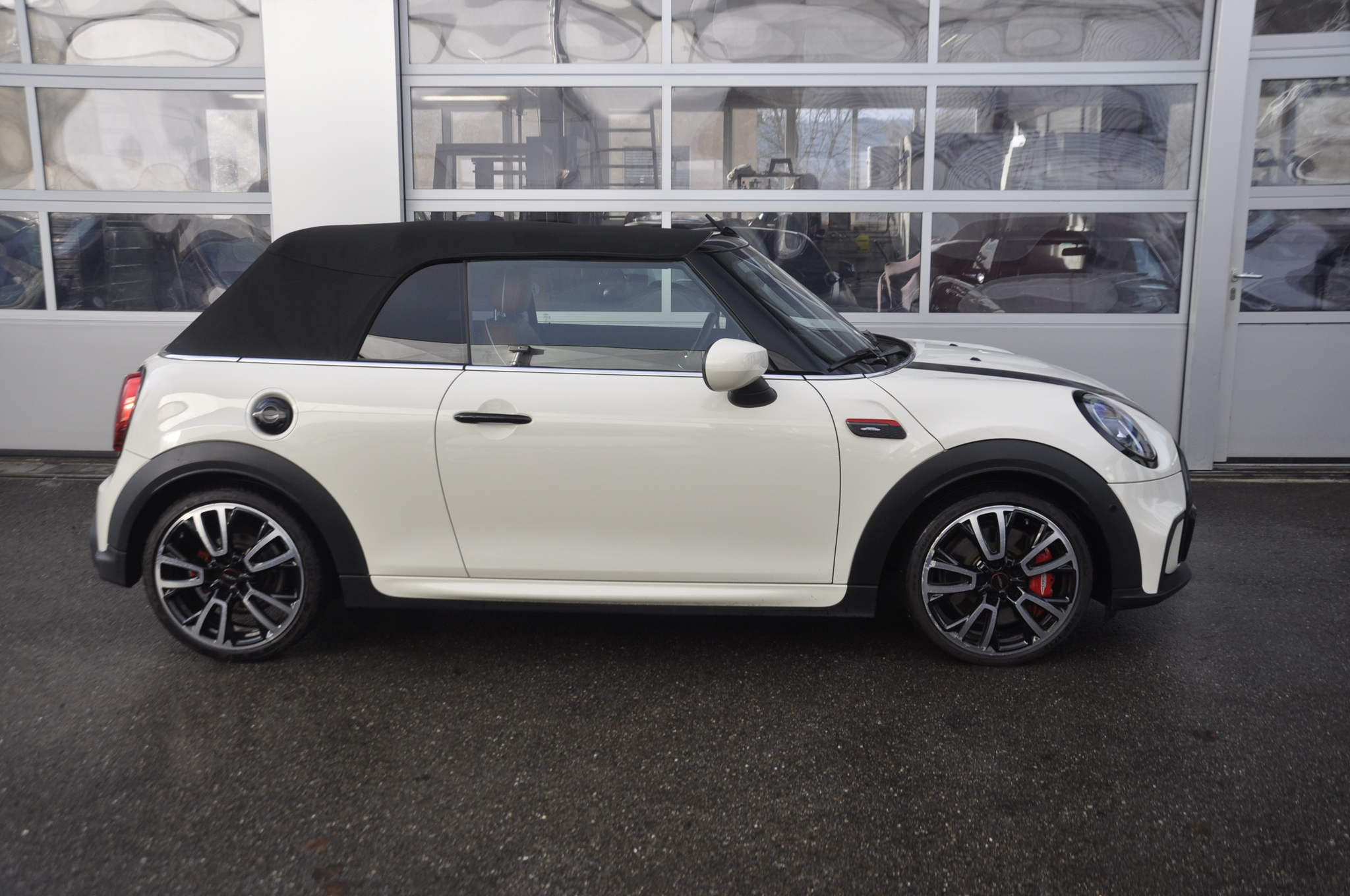 listing desktop thumbnail image 1