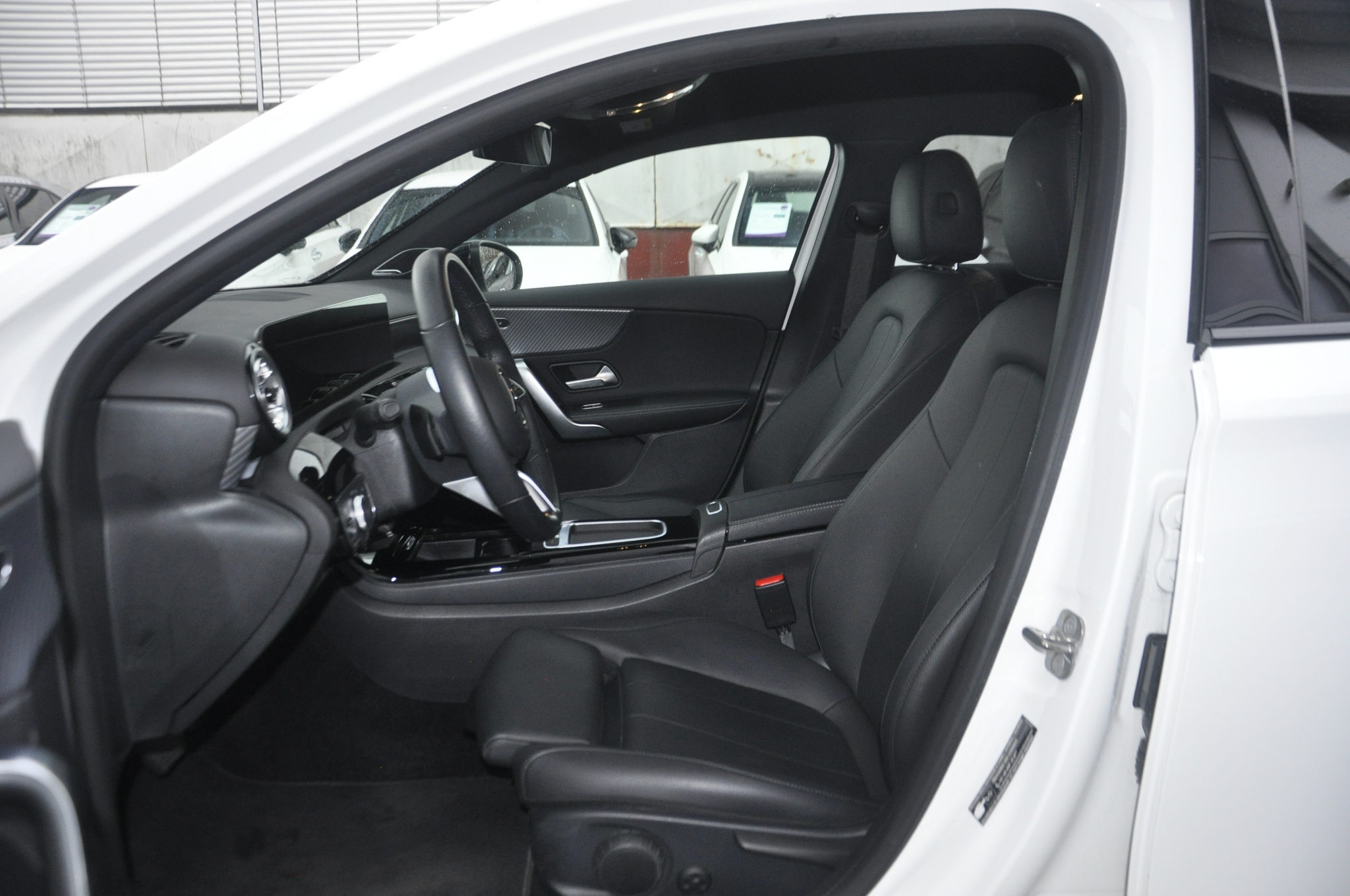 listing desktop thumbnail image 4