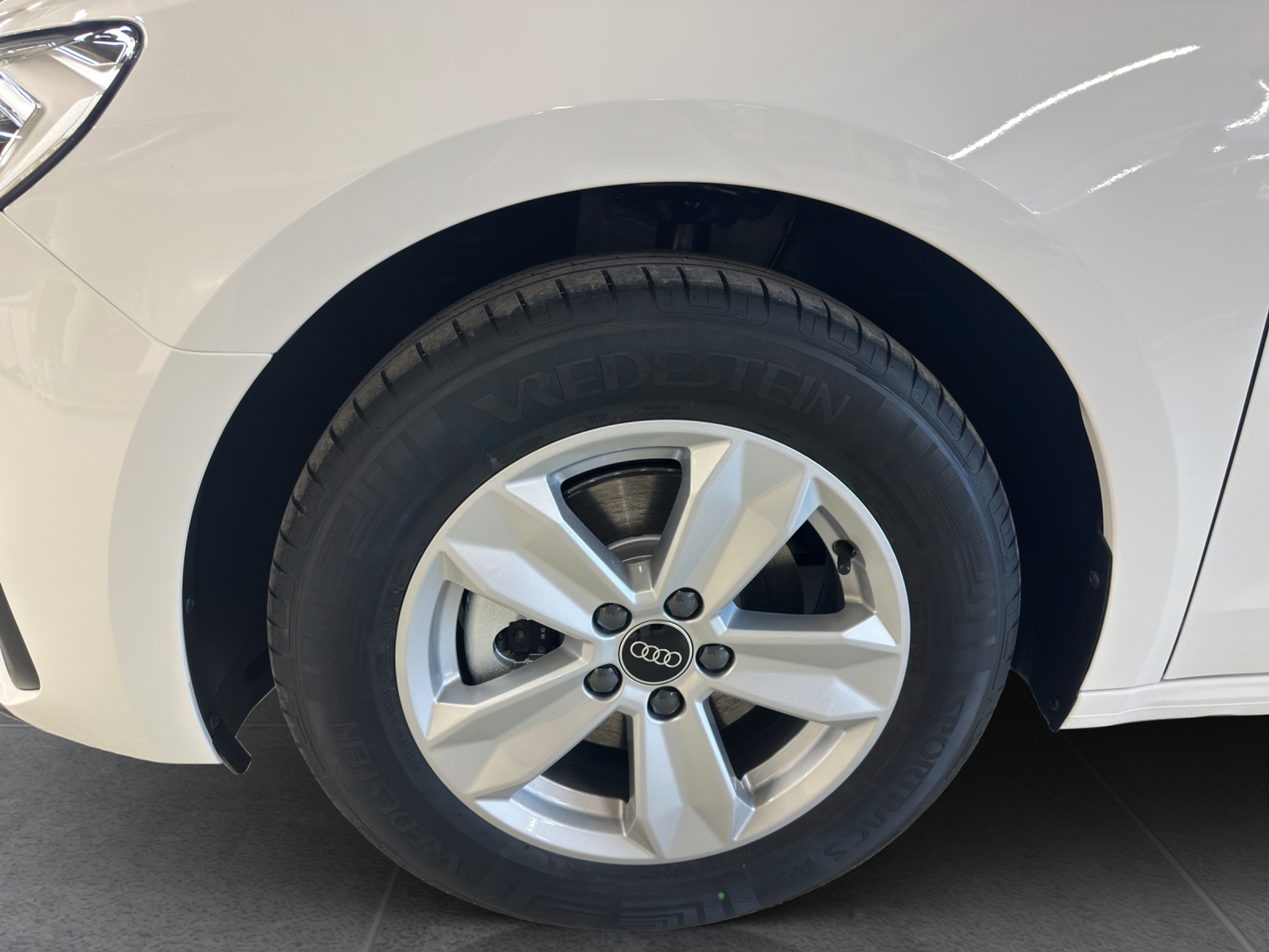 listing desktop thumbnail image 8