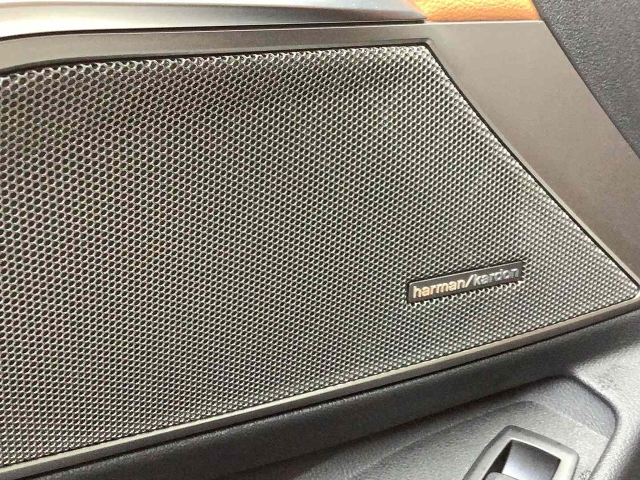 listing desktop thumbnail image 18