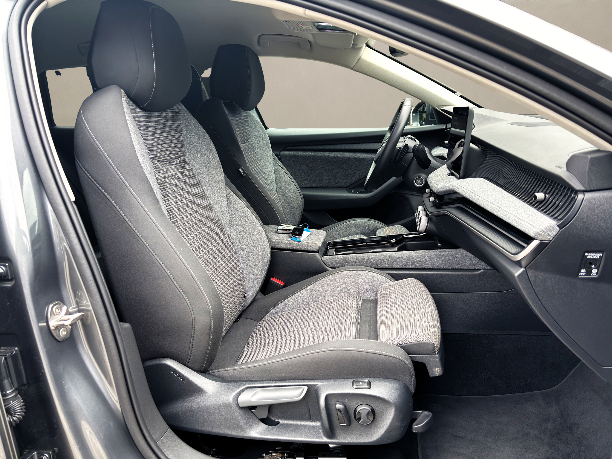 listing desktop thumbnail image 9