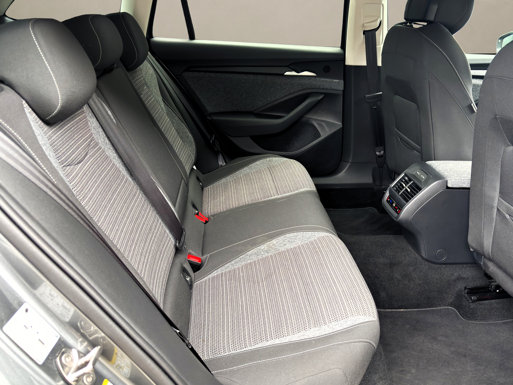 listing desktop thumbnail image 14