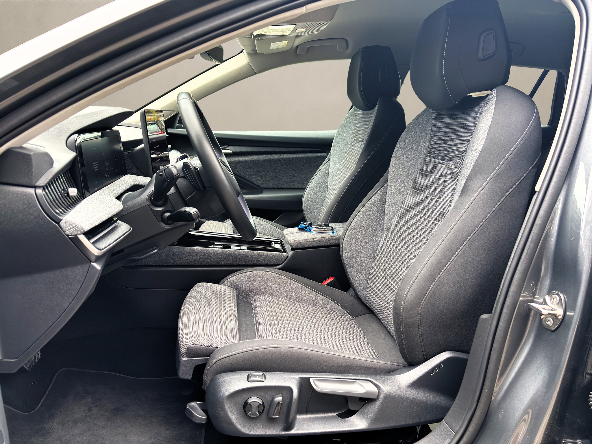 listing desktop thumbnail image 8