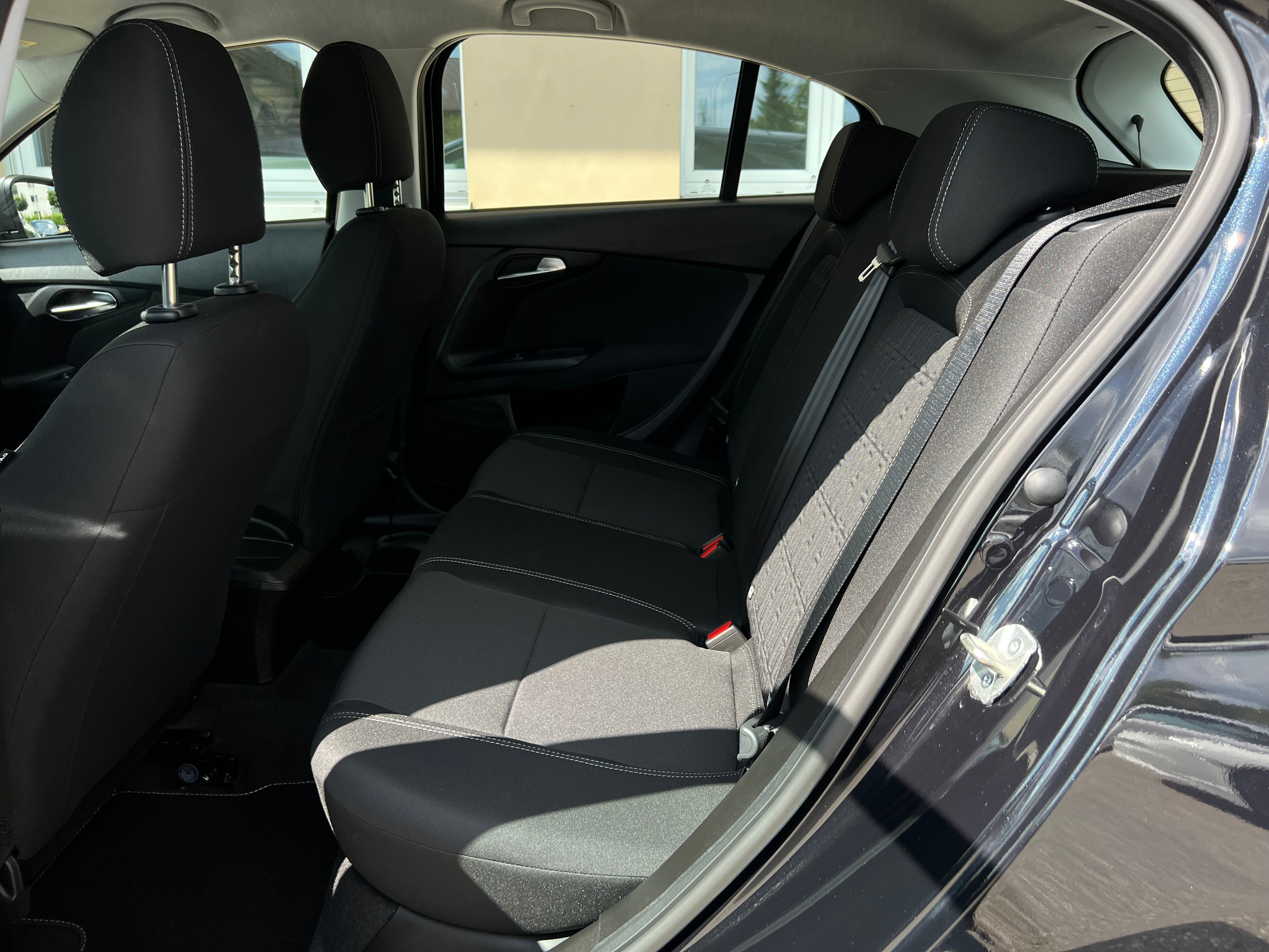 listing desktop thumbnail image 20