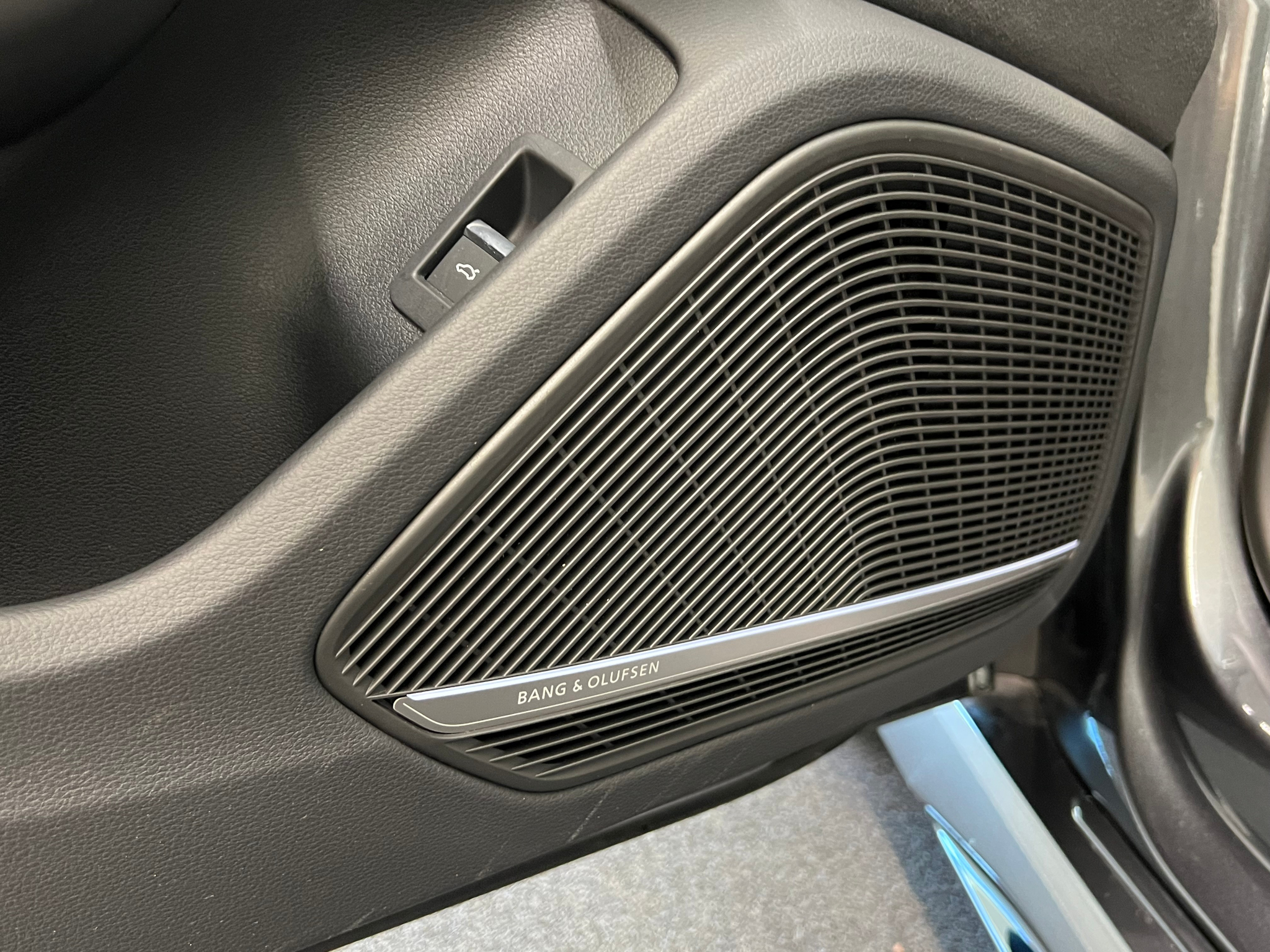 listing desktop thumbnail image 13