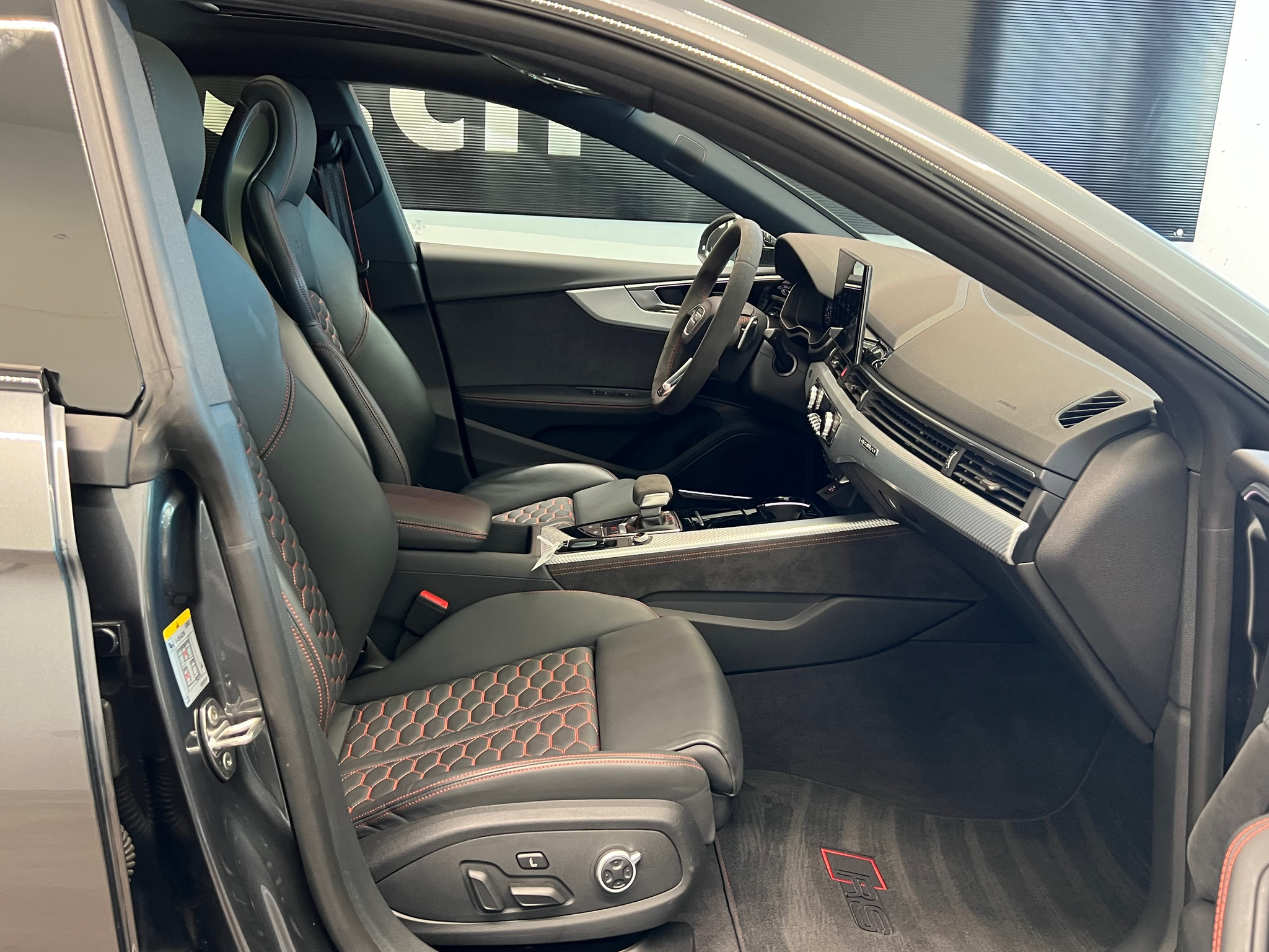 listing desktop thumbnail image 22