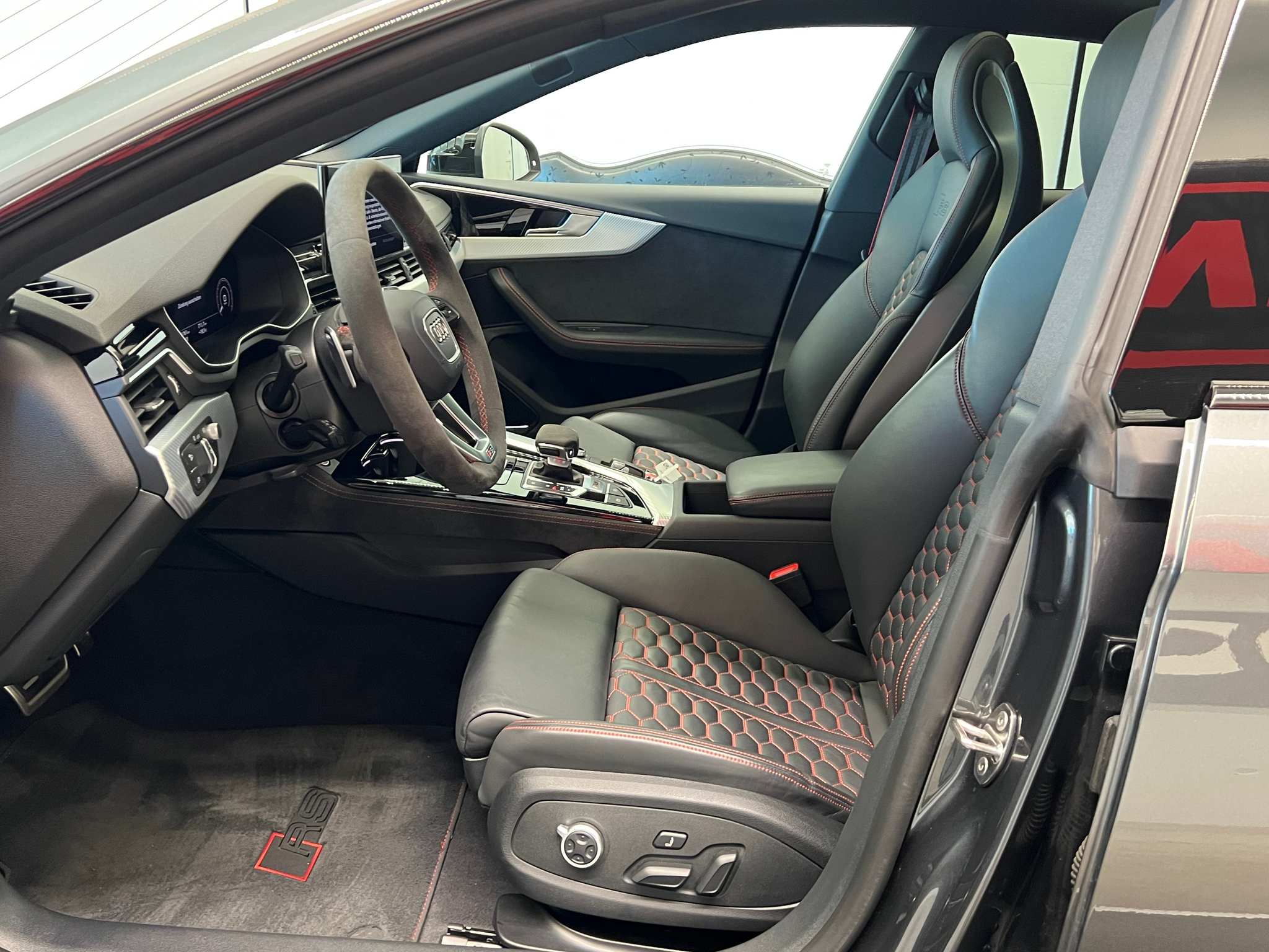 listing desktop thumbnail image 15