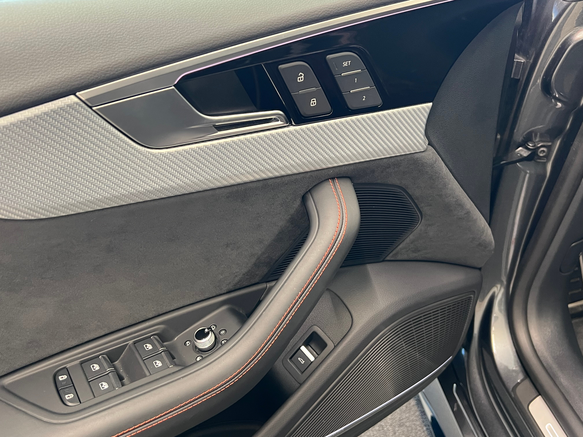 listing desktop thumbnail image 12