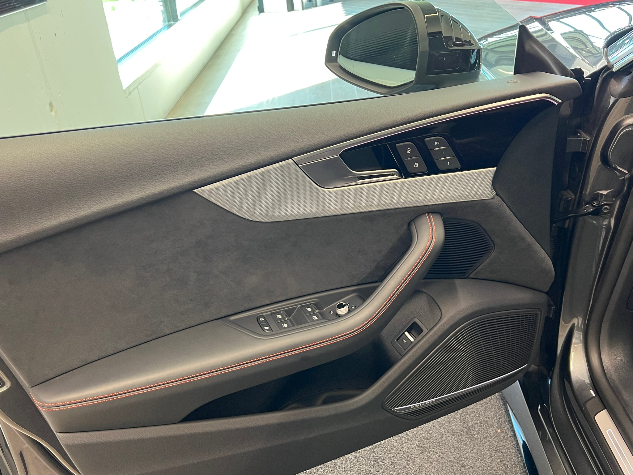 listing desktop thumbnail image 11