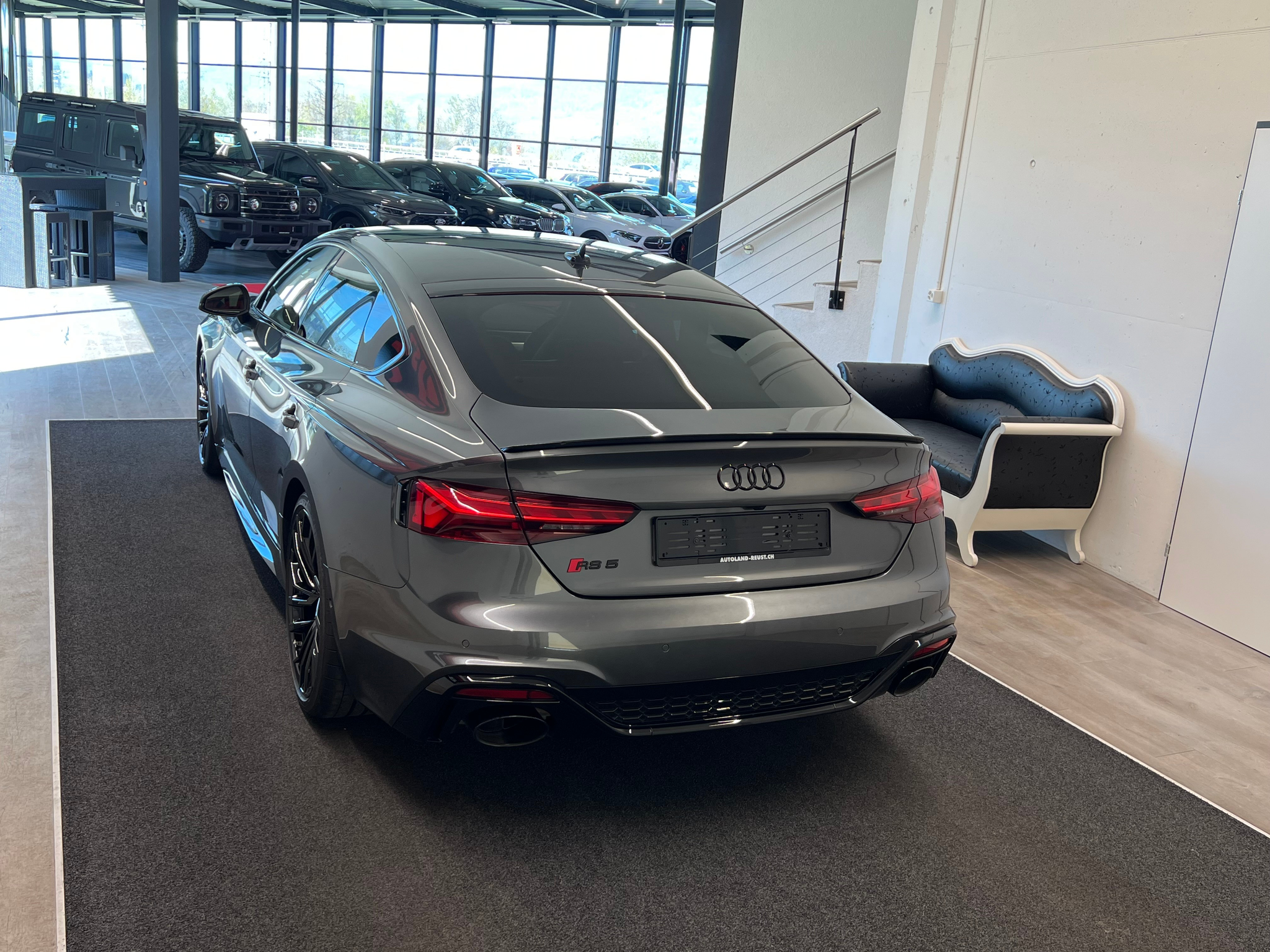 listing desktop thumbnail image 9