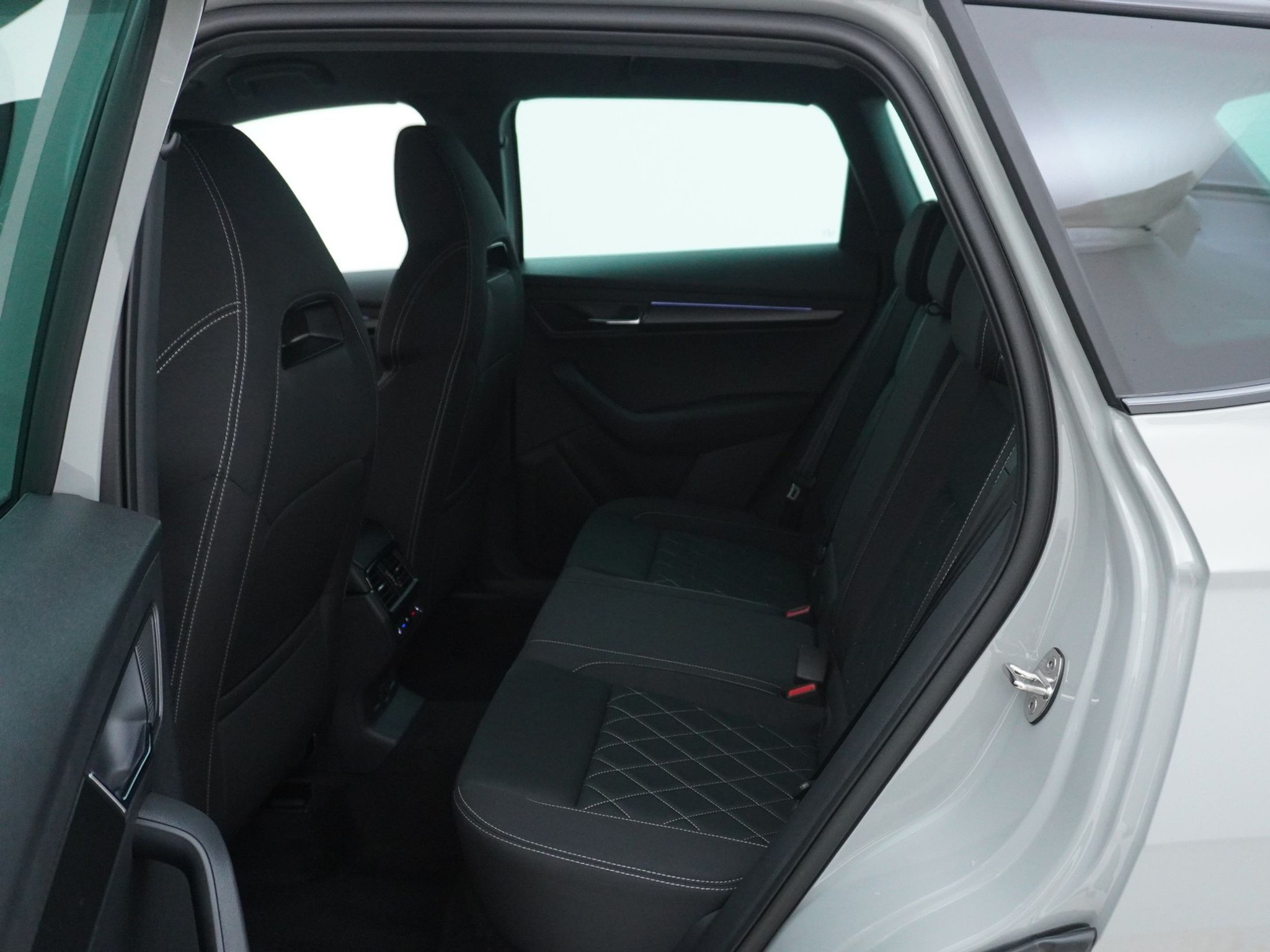 listing desktop thumbnail image 9